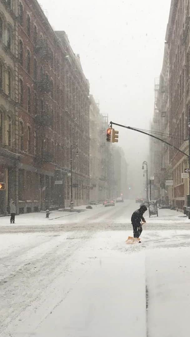 アシュリのインスタグラム：「already so excited about this little snow, i’ll cry if it’s a white christmas this year ⛄︎🥹   오늘 ❆과 함께 출퇴근.. 별로 많이 오지도 않았지만 그냥 너무 신낫 ʅ(´・ᴗ・` )ʃ」