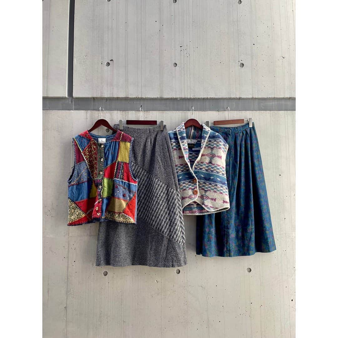 古着屋フラミンゴ下北沢店のインスタグラム：「⠀ 【 ladies vest & pattern skirt 】  ㅤㅤㅤㅤㅤㅤㅤㅤㅤㅤㅤㅤㅤ#古着 #古着屋 #古着mix #東京 #下北 #下北沢古着 #フラミンゴ下北沢 #vest #patternskirt #ベスト #柄スカート #スカート #fashion #tokyo #shimokitazawa #vintage #vintagefashion #vintageclothing #vintagestyle #usedclothing #2hand #instagood #tflers #ootd #outfit #いいね返し #优质的 #下北泽　#빈티지 #시모키타자와」