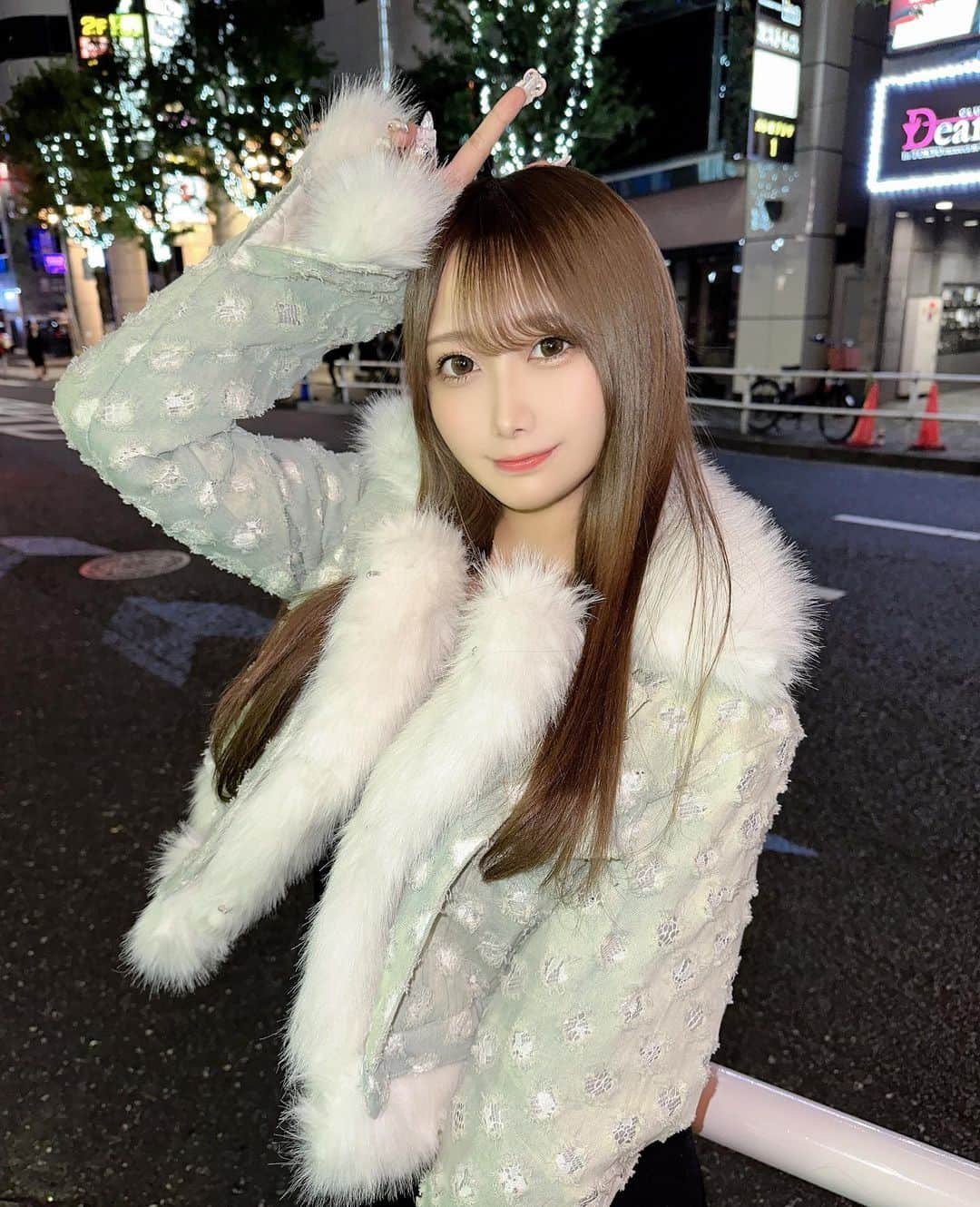 佐藤くるみさんのインスタグラム写真 - (佐藤くるみInstagram)「去年購入したコート、やっと着れたの🩵 届くのに2ヶ月くらいかかっちゃったからずっと着れなかった😂   #photography #cosplay #cosplayer #cosplaygirl #selfie #japanese #歌舞伎町 #新宿 #ミナミ #コンカフェ #コンセプトカフェ #舞々悪魔 #メイドカフェ  #自撮り #せるふぃー  #コンカフェ嬢 #コンカフェ店員 #アイドル #地下アイドル #冬コーデ #冬服」11月29日 21時45分 - kurumilk_sato