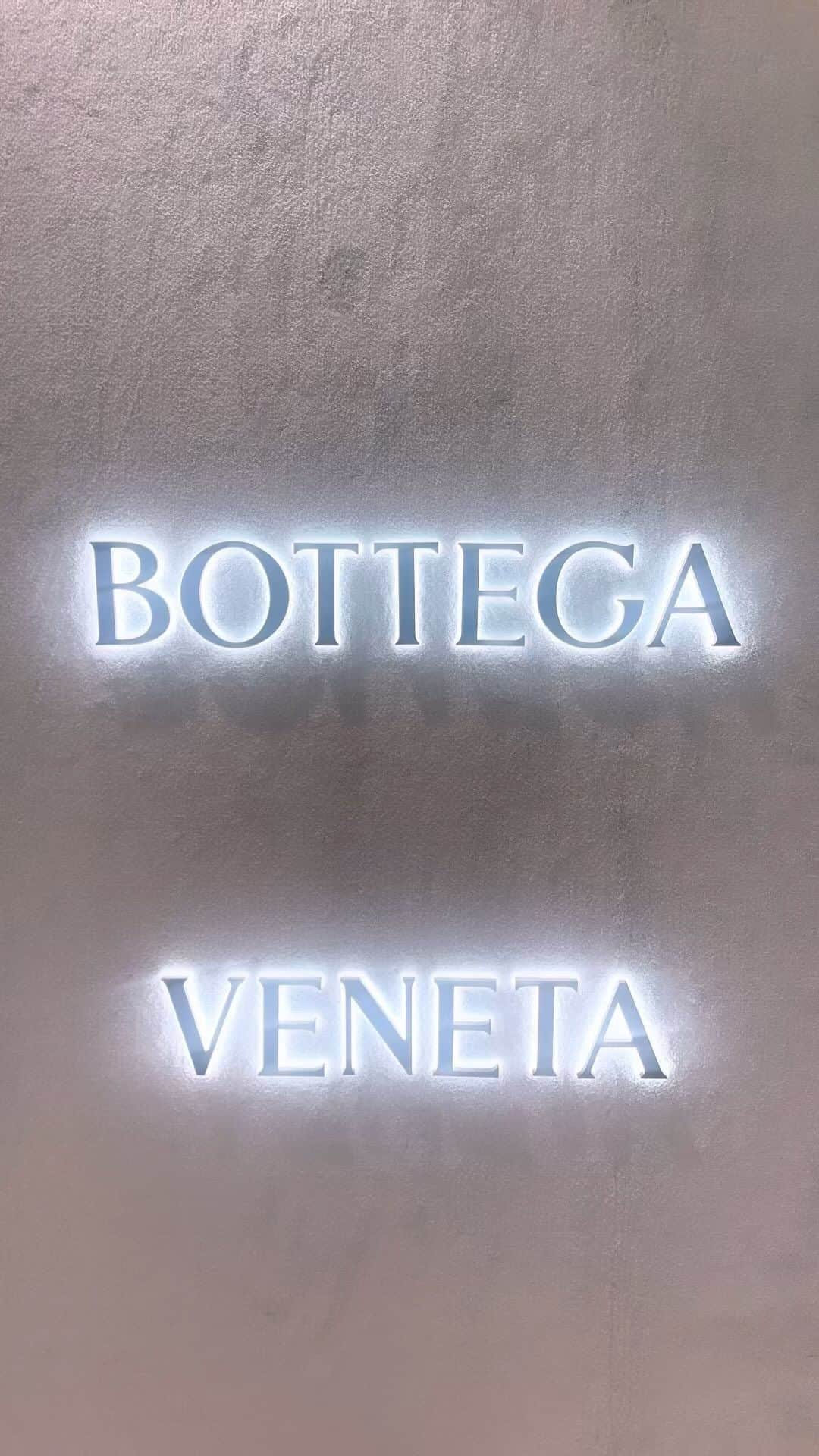 大政絢のインスタグラム：「🟢BOTTEGA VENETA🟢  日本橋三越本店でPOPUP!!12月12日(火)まで😌  #ボッテガヴェネタ#カバ#PR#bottegaveneta」