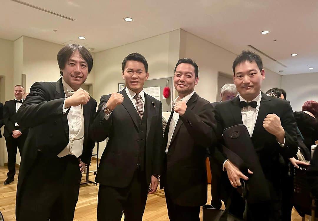 須藤元気のインスタグラム：「日本人指揮者の柳澤寿男さん率いるバルカン室内管弦楽団の演奏を聞いてきました。この管弦楽団は2007年にバルカン半島の民族共栄を願って設立され、音楽のチカラで平和活動をされています。とても素晴らしい演奏でした。WE ARE ALL ONE」