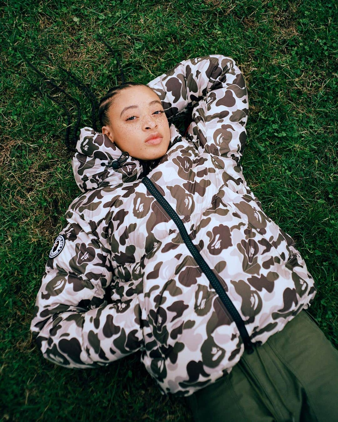 ア ベイシング エイプさんのインスタグラム写真 - (ア ベイシング エイプInstagram)「A BATHING APE® X CANADA GOOSE will be launching their second collaboration collection on Saturday, December 2nd. This exciting new collection features two core products consumers know and love.   The ABC CAMO Crofton Puffer is made with Recycled Feather-Light-Ripstop fabric-an ultra-lightweight fabric with ripstop construction and a water-repellent finish, helping keep consumers warm.   In addition, the ABC CAMO Freestyle Vest is the ultimate layering piece that can be worn across all seasons. These jackets are packable and easy to stash away on the go and comes in two striking colorways including BAPE®’S signature ABC SNOW CAMO -a monochromatic, grey and white take on Camo pattern as well as a classic ABC CAMO in timeless earth tone greens and browns.   The blend of functionality and fashion makes it a reliable choice for those seeking both comfort and style.  @canadagoose #BAPE #abathingape #canadagoose」11月29日 22時00分 - bape_japan