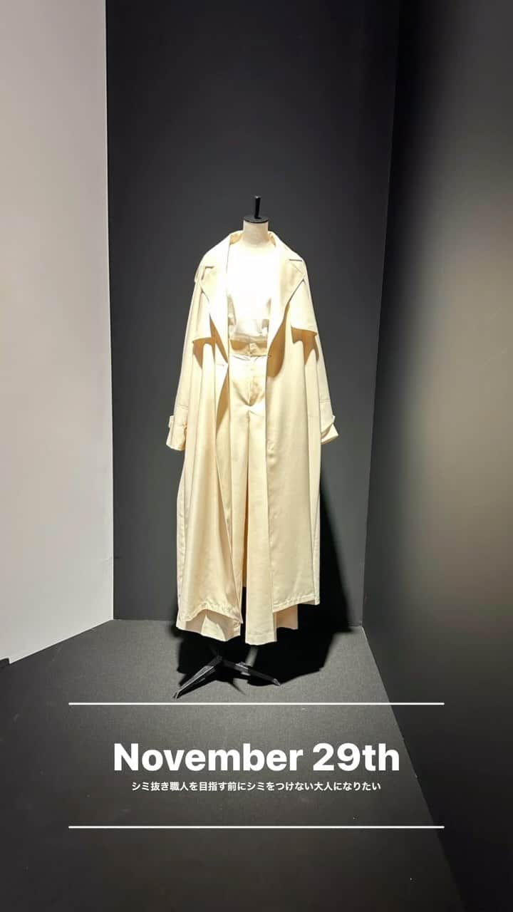 信近エリのインスタグラム：「洋服にシミをつけるスペシャリストのくせに、どうしても欲しくて白のセットアップを買ってしまった🤦  NAVEの展示会今回もとても素敵だったので、届く頃にまた改めてご紹介します！  大好きな姉弟のいつものご競り合いも入れました🎥笑  @stylist_kumisaito_  @nave_jp」