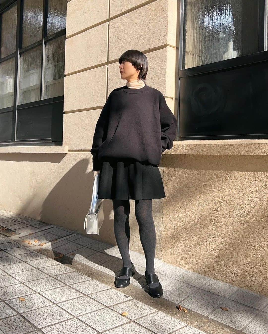 のインスタグラム：「#MOUSSYSNAP @kahori_1027 160cm  ・M_DOUBLE KNIT TOP(010GA370-5490) ・M_THIN TURTLE KNIT(010GA370-5460) ・M_ TUCK MINI SKIRT(010GA230-6000) 全国のMOUSSY店舗／SHEL'TTER WEBSTORE／ZOZOTOWNにて発売中。  #MOUSSY #M_MOUSSY」