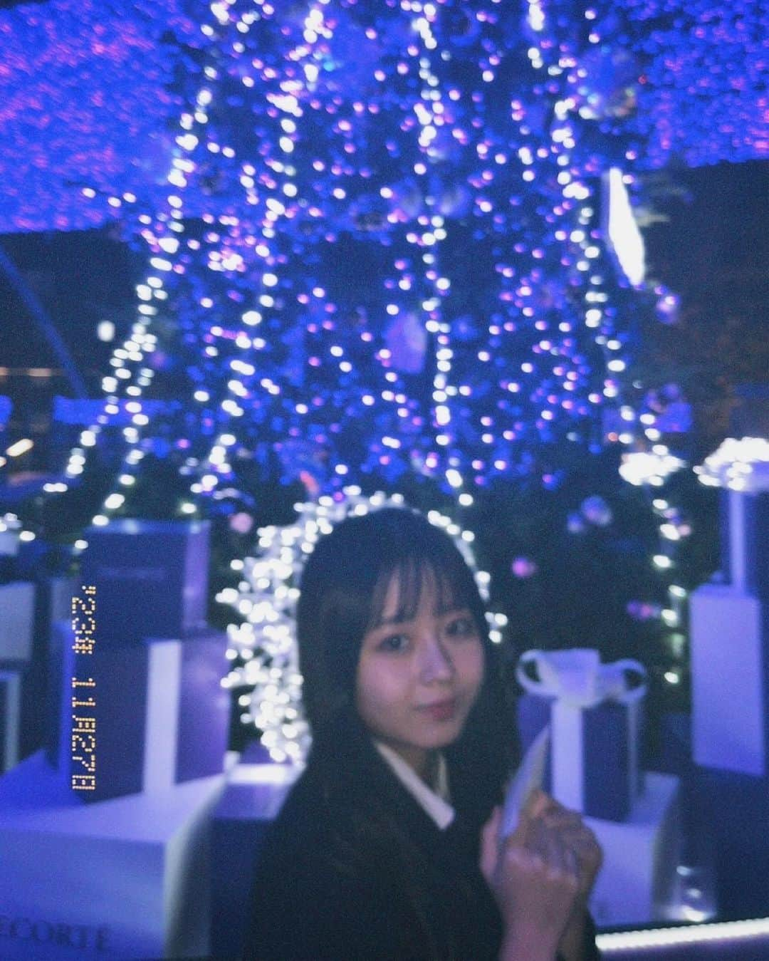 りなのインスタグラム：「クリスマス来るまでにいっーぱいクリスマスツリーみたい🎄♡  #Popteen #Popteen専属モデル #PureGi #黒髪 #クリスマスツリー」