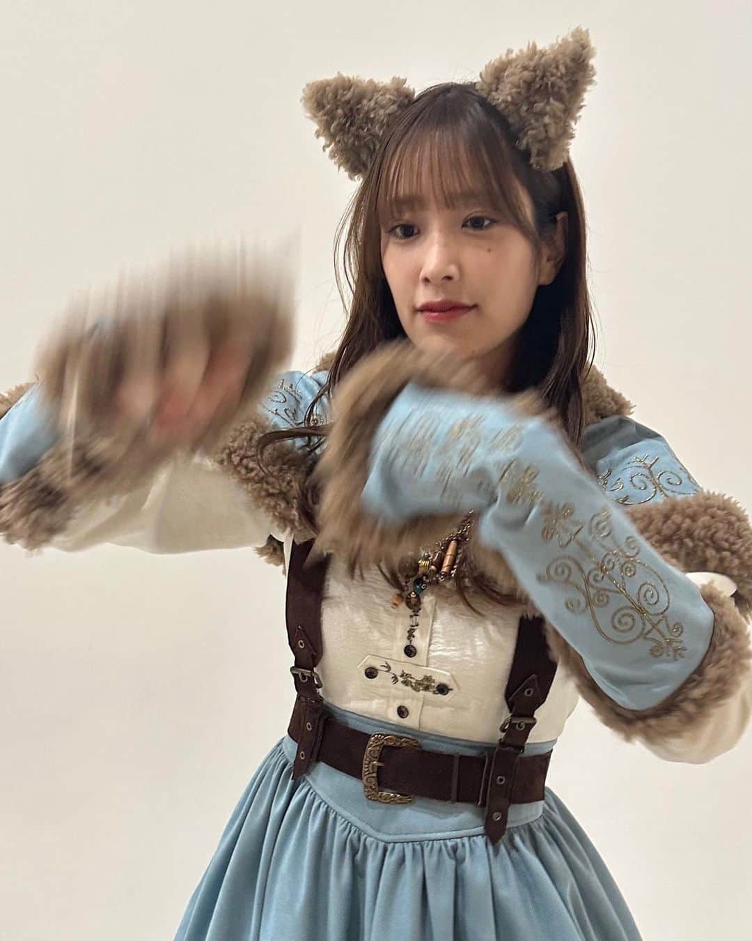 佐々木久美さんのインスタグラム写真 - (佐々木久美Instagram)「日向坂46と不思議な図書室  サンタになったりオオカミになったりしてます🎅🩶🐺イベント盛りだくさんです！チェックしてみてください✔️  #ひな図書 #kumigram」11月29日 22時07分 - kumisasaki_
