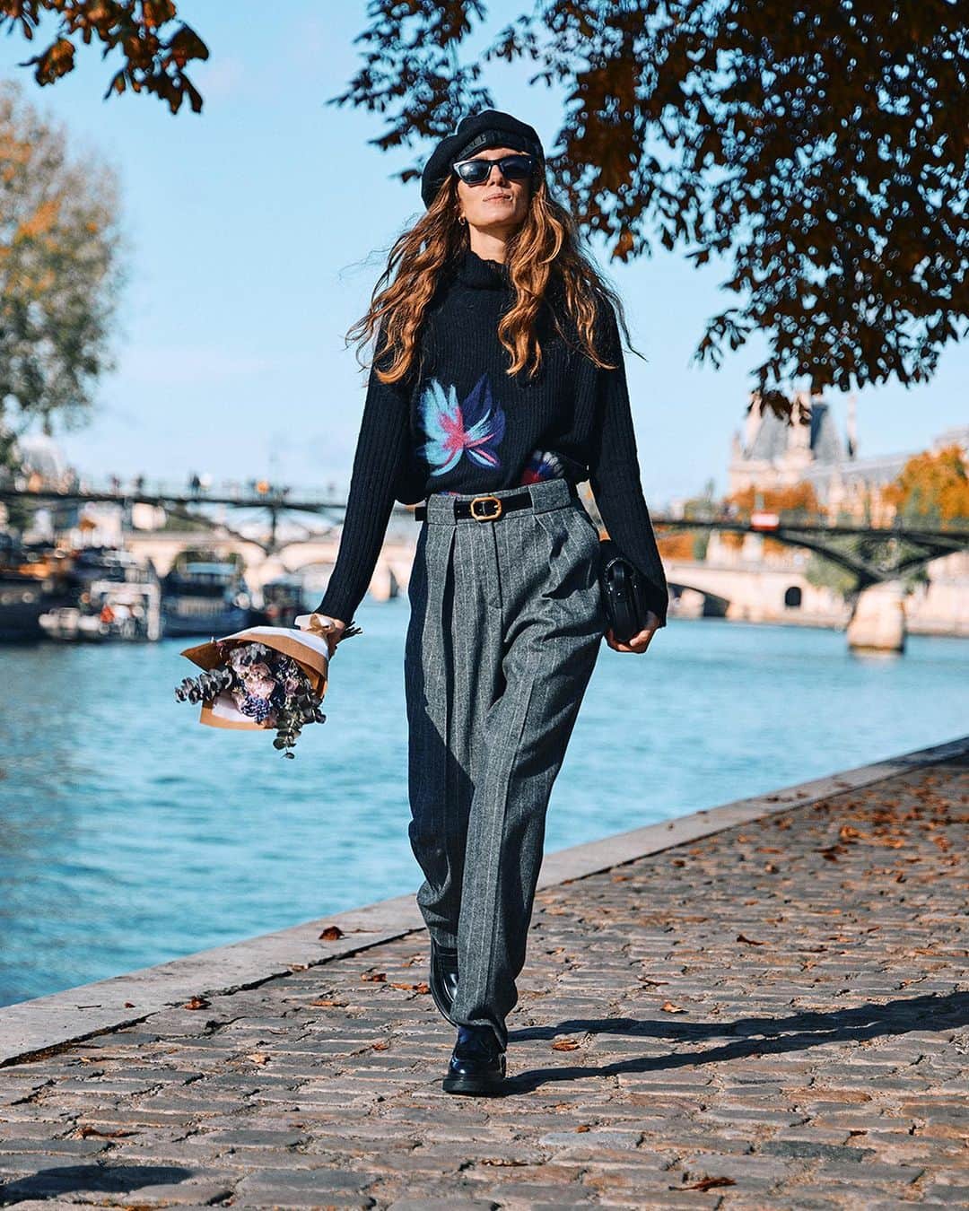 Armani Officialさんのインスタグラム写真 - (Armani OfficialInstagram)「A rendez-vous with @doloresdoll.  Born and raised in Paris, Dolores explores the Emporio Armani Fall Winter 2023-24 Collection for a stroll along the Seine.」11月29日 22時10分 - emporioarmani