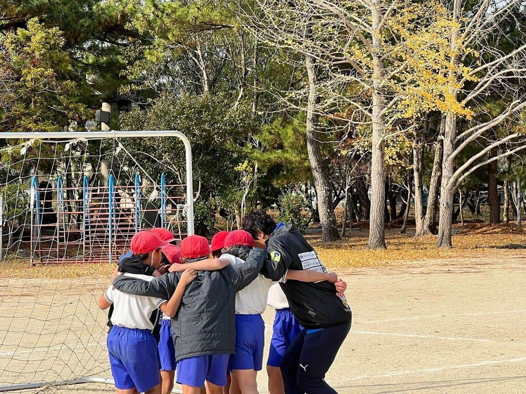 梅崎司さんのインスタグラム写真 - (梅崎司Instagram)「本日は豊後高田香々地小学校へ訪問しました！ #学校訪問 #佐藤丈晟  #大分トリニータ #梅崎司」11月29日 22時20分 - umeman7