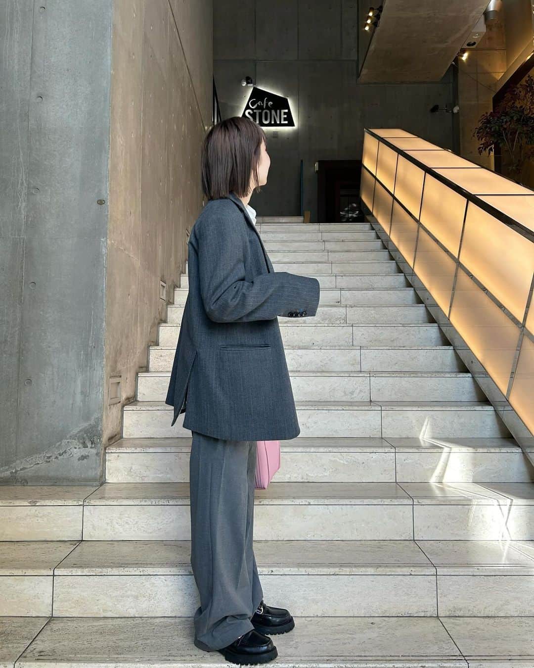 高橋野乃子さんのインスタグラム写真 - (高橋野乃子Instagram)「． 朝だけしごとで 友達とランチした日🍰🤍🤍  笑いすぎてきつい  jacket：#prankproject  vest：#amiparis  pants：#zara  bag：#balenciaga」11月29日 22時15分 - _nonstyle_