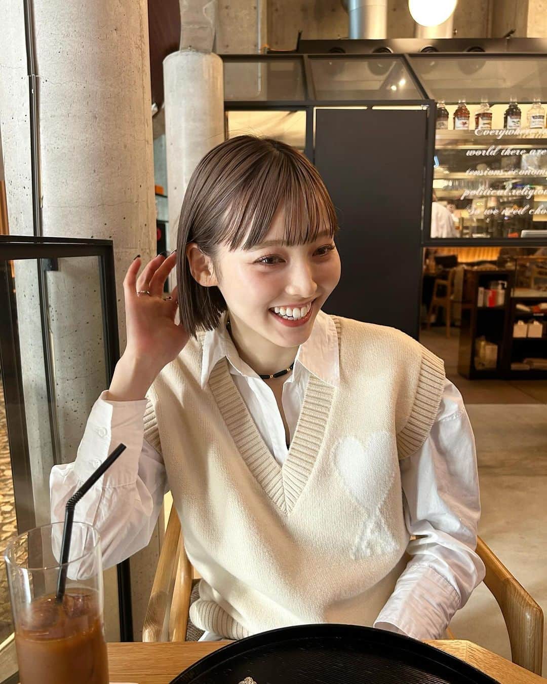 高橋野乃子さんのインスタグラム写真 - (高橋野乃子Instagram)「． 朝だけしごとで 友達とランチした日🍰🤍🤍  笑いすぎてきつい  jacket：#prankproject  vest：#amiparis  pants：#zara  bag：#balenciaga」11月29日 22時15分 - _nonstyle_