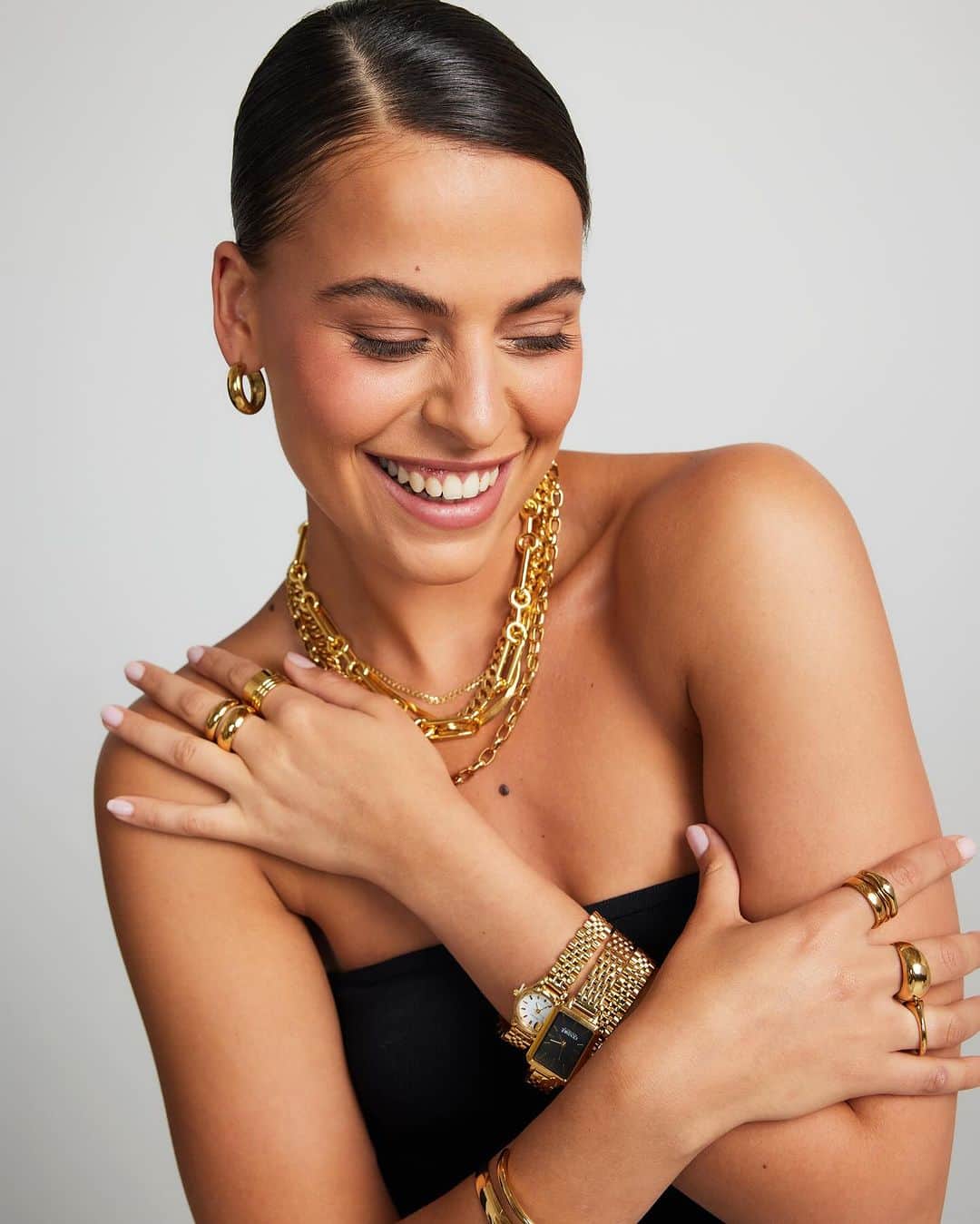 STYLERUNNERのインスタグラム：「Holiday season is here ⭐️ Give the gift she’ll love, or treat yourself to our range of jewelry and accessories from Heaven Mayhem, Cendre & Porter.」