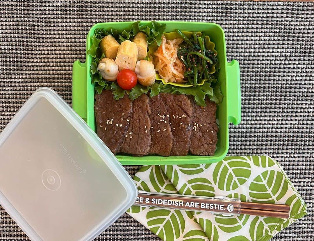 駒田奈美のインスタグラム：「・ ・ ・ 『お弁当』 ・ ・ 今日は焼き肉弁当 ・ ・　 玉子焼きとコロコロちくわ、ナムルも一緒に ・ ・ ・ 今朝は雲が多い千葉です ・ 気がつけば11月最終日 明日から12月ですね〜 ・ ・ それでは 今日も元気にいってらっしゃい！ ・ ・ ・ #駒田奈美#モデル#美魔女#アラフィフ#お弁当#お弁当おかず #お弁当記録 #お弁当#お弁当おかず #お弁当記録 #お弁当作り楽しもう部 #おべんとう #おべんたぐらむ #おべんとう記録 #おべんたー #おべんとう作り楽しもう部 #高校生#高校生弁当 #高校生お弁当 #高校生男子#高校生男子弁当 #高校生男子弁当を作ってる人とつながりたい #焼き肉#焼き肉弁当」