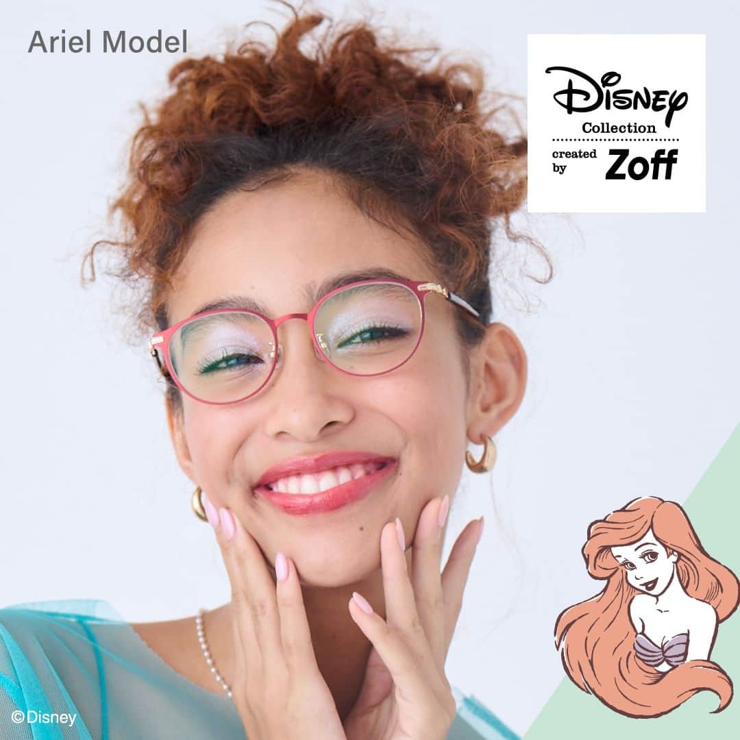 Zoff Officialのインスタグラム：「輝きあふれる、大人のためのディズニープリンセスコレクション 「Disney Collection created by Zoff “PRINCESS”」  < Arielモデル > 学校や職場でもかけやすいメタルのボストン型は、プリンセスらしいフェミニンなデザイン。サイドには、アリエルの髪色をイメージしたレッドカラーの七宝をのせた、リボン風のデザインがさりげなく光ります。  品番｜ZY232009_24F1　¥8,800（税込・セットレンズ代込） ※専用メガネケース＆メガネ拭き付き  #Disney #Zoff #Zoff_DisneyCollection10th #disney#Ariel #disney好き#ディズニー好き#アリエル #メガネ#伊達メガネ#伊達メガネコーデ#メガネ女子#ゾフ#メガネ#メガネ男子#ファッション#コーディネート#コーデ#メガネコーデ#メガネファッション#ダテメガネ#glasses#eyewear#eyewearstyle#eyewearfashion#eyewearbrand#fashion#styling」