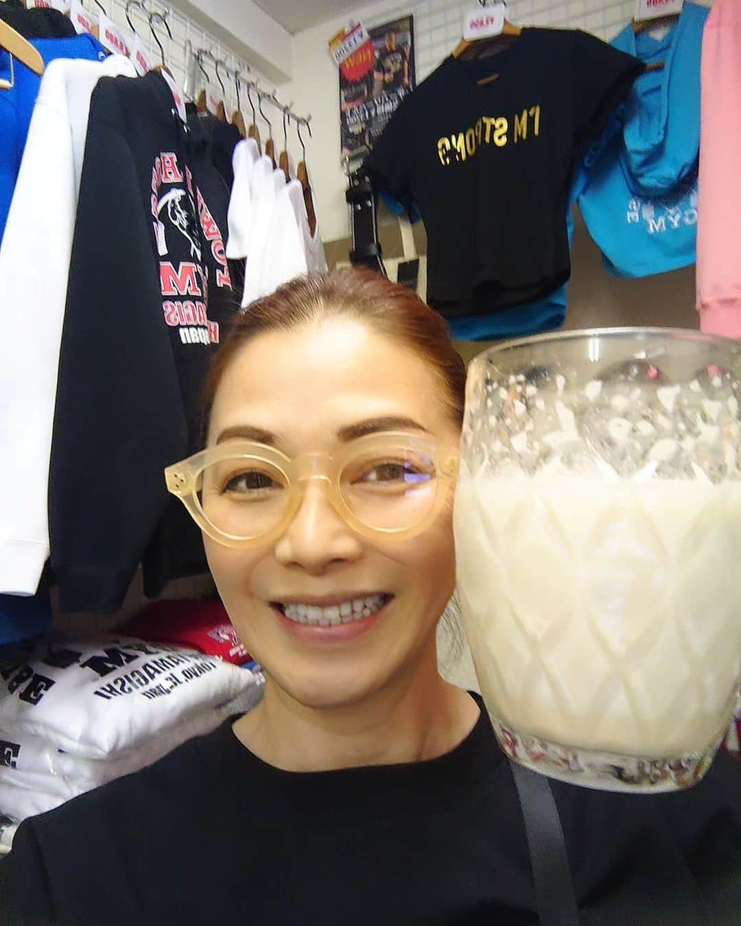 渡辺めぐみさんのインスタグラム写真 - (渡辺めぐみInstagram)「パーソナルトレーニング  将来のための筋肉貯筋💪💪💪  毎回、斉藤トレーナーはキ・ツ・イ 笑えない（汗）  #パーソナルトレーニング #筋トレ #筋トレ女子  #筋肉貯筋 #来年還暦  #花の82年組 #instagramjapan  @fumiyukisaito  @powerhousegym_tokyojapan  @lachiara.italiana」11月30日 8時26分 - meguheart