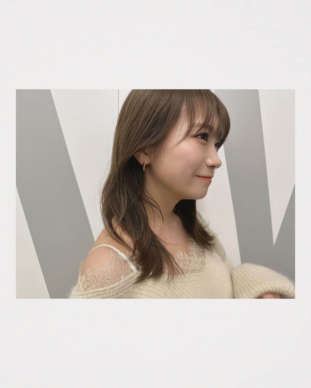 秋元真夏さんのインスタグラム写真 - (秋元真夏Instagram)「.  昨日のお衣装です📺  今日寒い〜！」11月30日 8時28分 - manatsu.akimoto_official