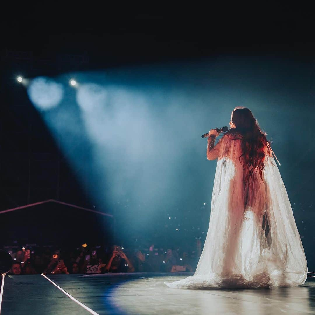 ドゥルセ・マリアさんのインスタグラム写真 - (ドゥルセ・マリアInstagram)「Guadalajara!!!! ❤️❤️❤️❤️me llevo esa noche en el corazón para siempre!!! Los amamos 🙌🏼🙏🏻❤️‍🔥#soyrebeldetour」11月30日 8時30分 - dulcemaria