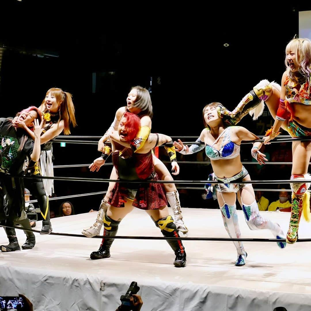 本間多恵さんのインスタグラム写真 - (本間多恵Instagram)「Kitsune Women’s Wrestling 🇺🇸🇯🇵 #ウナギサヤカ め😑🦖))))  初めてのAoi 久しぶりのYappy 組めて試合できて嬉しかった だからこそ悔しい 悔しいね  to be continued  エリック😌 素敵な大会を有難うございますっ 改めてお誕生日おめでとう御座います🎂💐 まだまだこれからも 最高の景色を一緒に魅せていきたいです!!  Kitsune Women’s Wrestling 🇺🇸🇯🇵 #ウナギサヤカ ❤️‍🔥😑🦖))))  Aoi's first time Yuppie after a long time I was happy that we could play together. That's why it's frustrating That's why I'm looking forward to it  to be continued...  Eric 😌 Thank you for the wonderful tournament! Happy birthday again 🎂💐 Further in the future I want to show you the best scenery together!!  #kitsuneww #wrestler #luchadora #america #losangeles #japan #love #本間多恵 #TAEHONMA」11月30日 8時30分 - taehonma