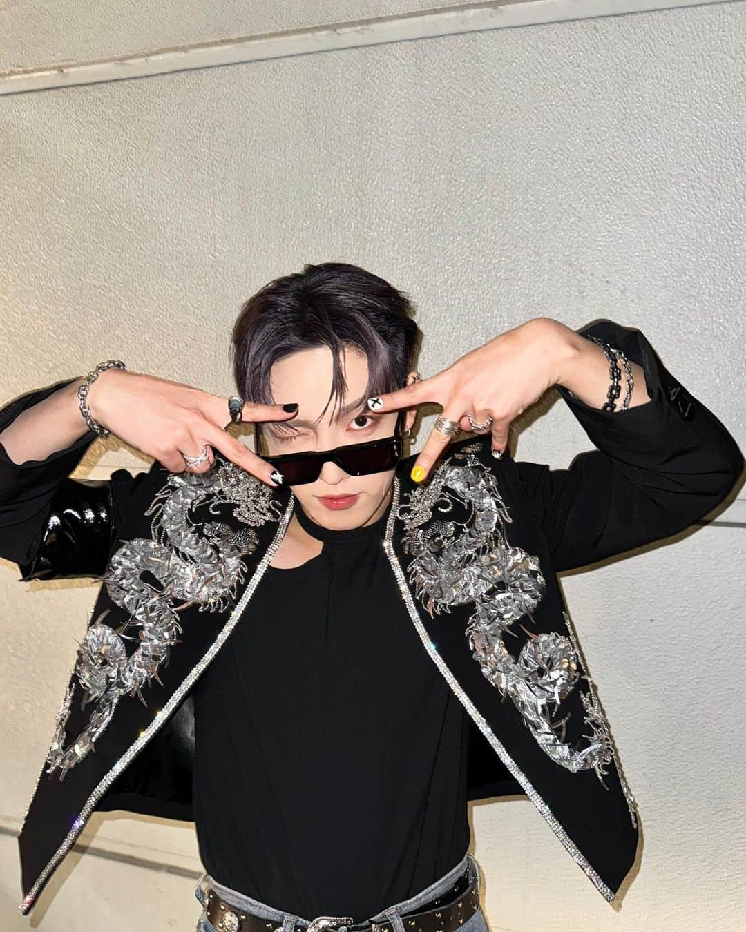 ATEEZさんのインスタグラム写真 - (ATEEZInstagram)「[#Hong_stagram] Let's get crazy😎  @Balmain   #ATEEZ #에이티즈 #HONGJOONG #홍중」11月30日 0時14分 - ateez_official_