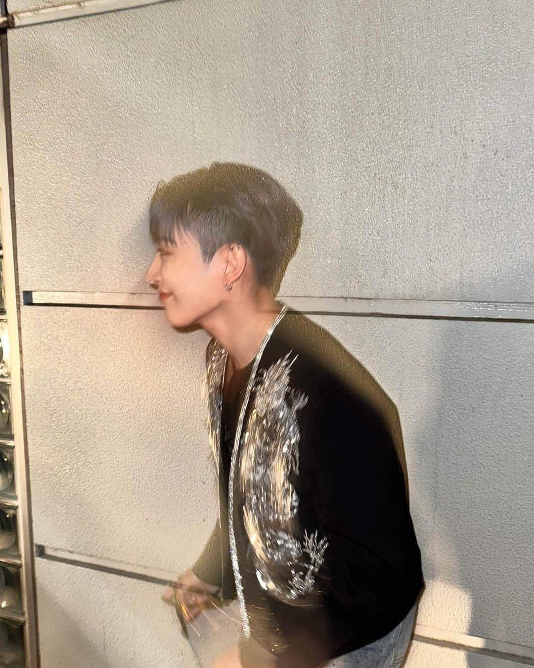 ATEEZさんのインスタグラム写真 - (ATEEZInstagram)「[#Hong_stagram] Let's get crazy😎  @Balmain   #ATEEZ #에이티즈 #HONGJOONG #홍중」11月30日 0時14分 - ateez_official_