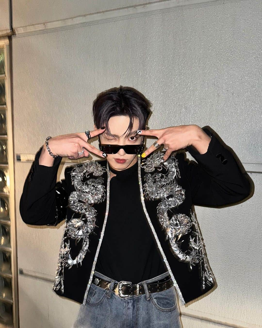 ATEEZさんのインスタグラム写真 - (ATEEZInstagram)「[#Hong_stagram] Let's get crazy😎  @Balmain   #ATEEZ #에이티즈 #HONGJOONG #홍중」11月30日 0時14分 - ateez_official_