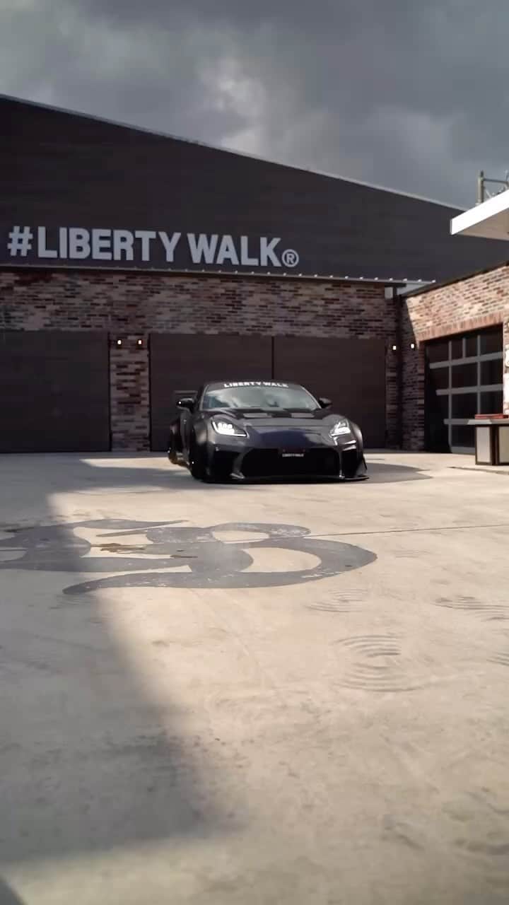 Wataru Katoのインスタグラム：「LIBERTY WALK NEW STOCK CAR LB⚡️WORKS @TOYOTA GR86 JAPAN WIDE BODY KIT😛https://libertywalk.co.jp/stock/」