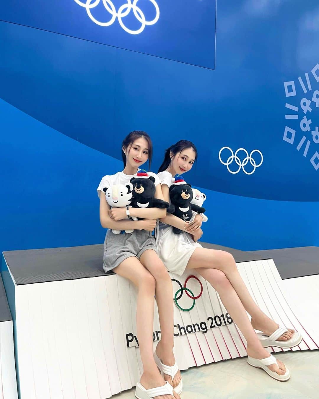 ANRIのインスタグラム：「#광고 @gangwon2024 🩵 광고 촬영 하고 왓오용! #pyeonchan 6년전에도 리포터 햇던 추억이 많은 평창🇰🇷 @olympic @olympics @pyeongchanggun  @seoul_official」