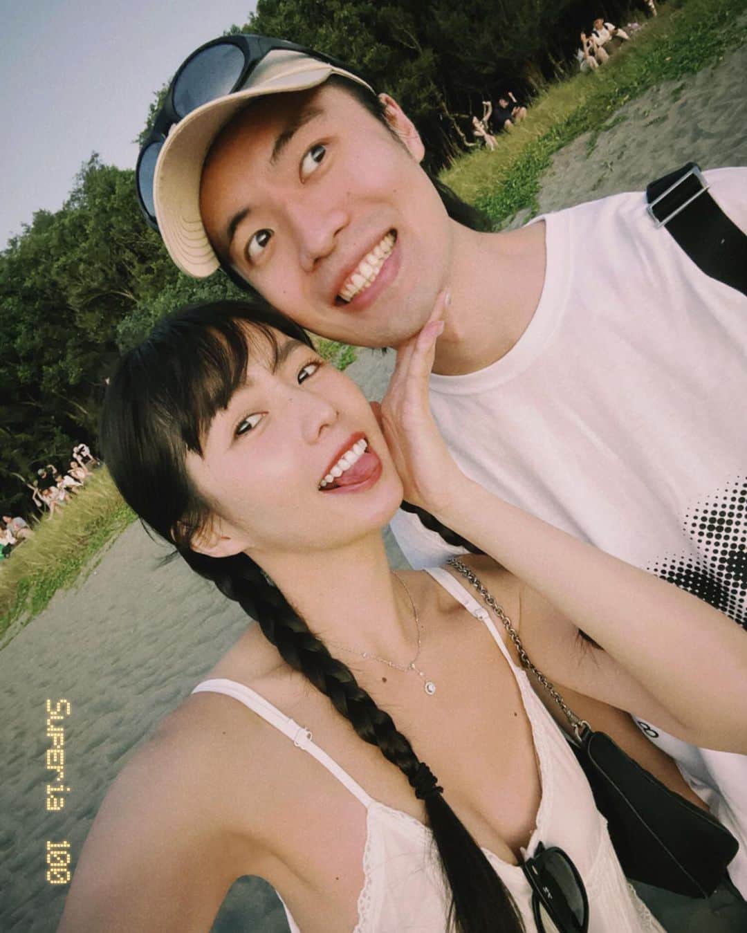 Dewi Chienのインスタグラム：「🌬️結婚三週年：稱為「皮婚」，皮革有韌性，比喻第三年的婚姻關係開始堅實有韌性。  特別想表揚的是，賴先生拍照技術終於在第三年開竅了！知道什麼叫水平跟置中⋯好感動😭🫶🏻（一定有人懂我）  #賴家的日常 #結婚三週年怎麼好像六週年了 #20231111」