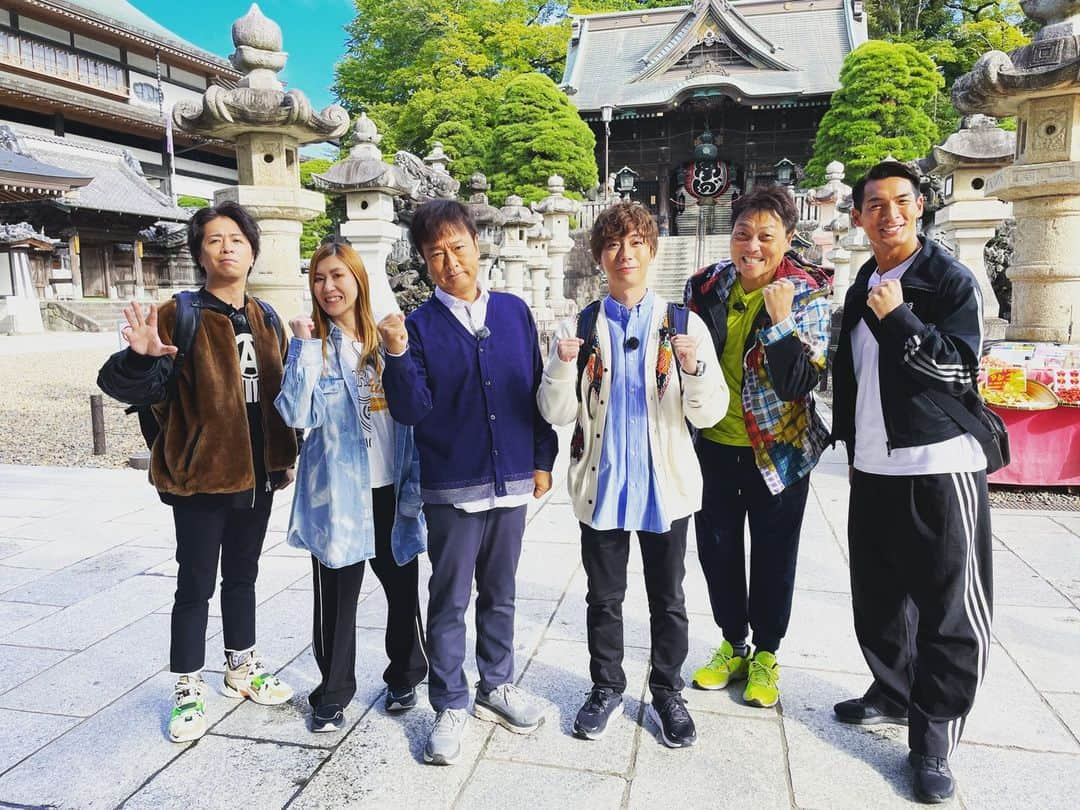 テレビ東京「太川蛭子の旅バラ」さんのインスタグラム写真 - (テレビ東京「太川蛭子の旅バラ」Instagram)「陣取り合戦ファンの皆様〜！ お待たせしました🚍  来週１２月６日（水） 夜６時２５分からの「水バラ」は、 ローカル路線バス乗り継ぎ対決旅　 陣取り合戦第１３弾🚌🚶‍♂️  各市町村にある名所・名物を陣地に見立て １泊２日で取った陣の数を競い合う🏳⚔️🏴  気になる今回の舞台は…… ２県縦断！千葉・茨城県! 道中のチェックポイントにも 千葉・茨城県の名所名物が目白押しですよ！  🚍バス旅リーダー・太川チーム🚍 １人目は…来年で芸歴４０年！ 俳優の山崎裕太さん❗️ ２人目は…子役時代含めると芸歴２０年！ お笑いコンビ・納言の薄幸（すすきみゆき）さん❗️ ベテラン芸能人大集結の太川チーム 前回の宮城に続いて連敗は避けたいところ🔥  💪フィジカル最強・河合チーム💪 １人目は…サッカー元日本代表で 引退後の現在は解説者としても活躍中の槙野智章さん❗️ ２人目は…「ブラジル🇧🇷の皆さん聞こえますかー！」でお馴染み お笑いコンビ・サバンナの八木 真澄さん❗️ 今回も河合チームは元日本代表を擁する体力おばけチームで３連勝を狙う💥  これまでの戦績は…「5勝5敗2分」 天下分け目の大一番！🔥🔥🔥 今年最後の陣取り合戦🎌 果たして勝利の軍配は一体どちらのチームに上がるのか！？  オープニング　気合いの入った写真は 千葉県・成田山新勝寺🍁 ゴールの茨城県・水戸東照宮をめざします  笑っていられるのはここまで…かも… 皆さんも一緒に旅をしているつもりでご覧ください👀✨  📢《お知らせ》📢 今までご覧になれなかった地域の方も #TVer ではスマホやPC・タブレットなどで 全国どこからでもリアルタイム配信でご覧いただけます！ 無料🆓です！  #ローカル路線バス　 #陣取り合戦 #バス旅 #水バラ #テレビ東京 #テレ東 #太川陽介 #山崎裕太 #薄幸 #河合郁人 #槙野智章 #サバンナ八木 #abcz #千葉 #茨城」11月30日 0時17分 - tvtokyo_tagaebi