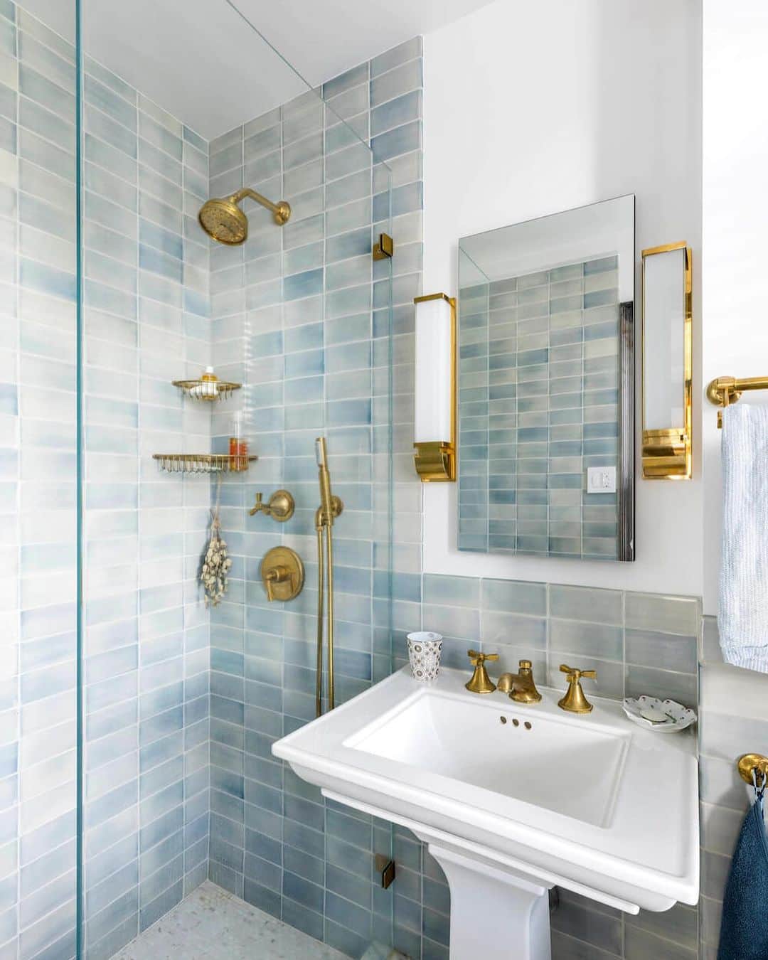 Sweeten Homeさんのインスタグラム写真 - (Sweeten HomeInstagram)「We love the blue hues in this Gramercy Park bathroom renovation.   Renovated with Sweeten ✨  Head to our blog via the link in our bio to read more about this renovation.   #bathroomremodel #bathroom #renovations #bathroominspiration #bathroominspo #bluebathroom #tileshower #brassdecor #brassfixtures #bathroomrenovation #sweeten #sweetenreno」11月30日 0時40分 - sweeten_home