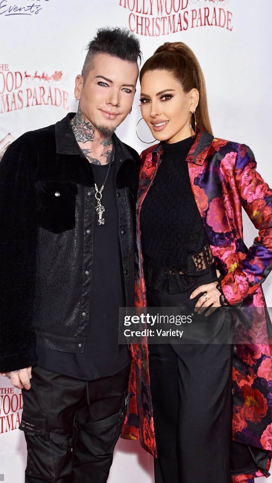 DJアシュバのインスタグラム：「At the Hollywood Christmas Parade! Proudly, representing the Way to Happiness float. This was also @ASHBA’s and my first time hitting the red carpet together. 🎄✨  The last time I was in this parade was in the 70’s with my mom and dad!  #Parade #RedCarpet #Hollywood」