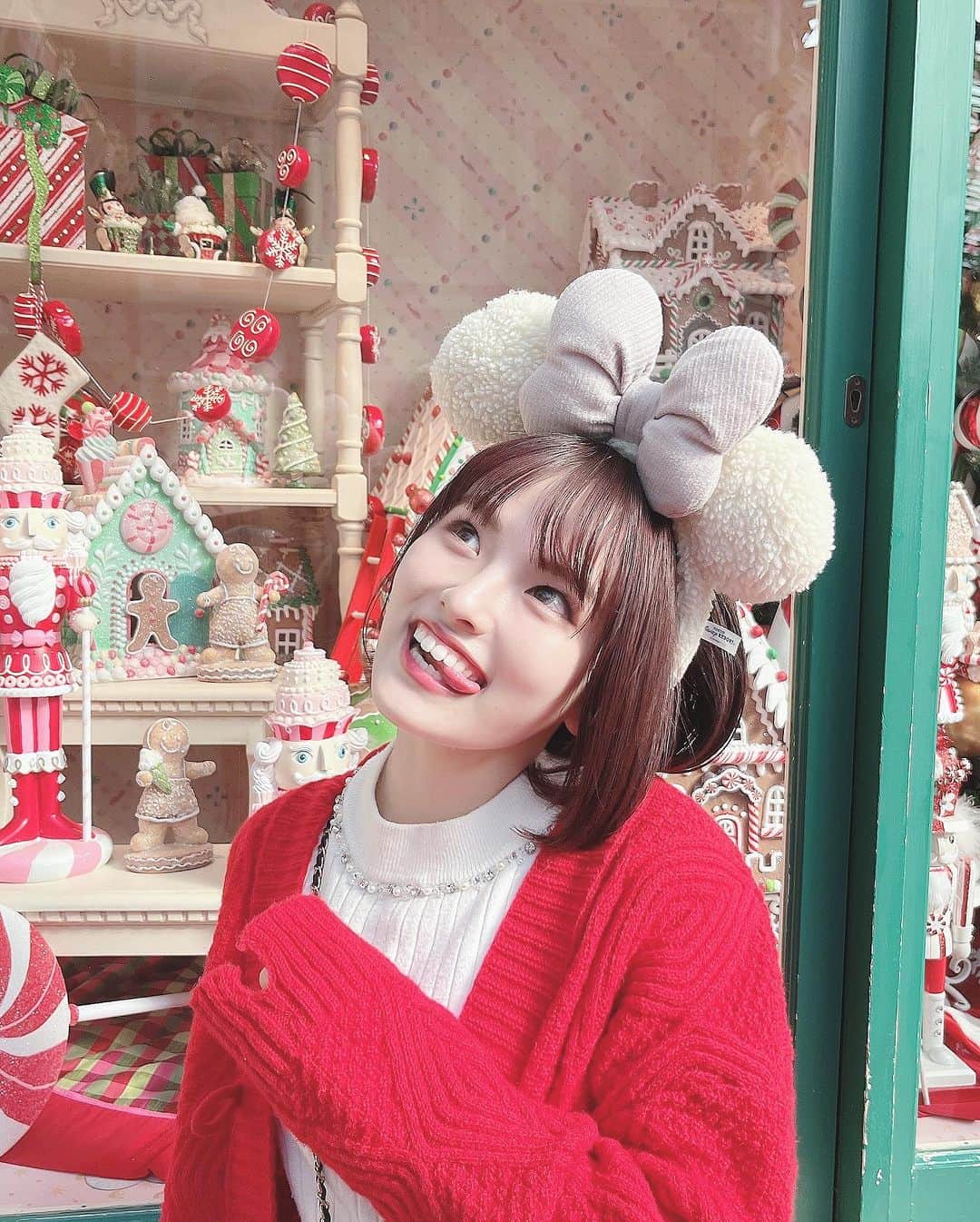 石川鈴菜さんのインスタグラム写真 - (石川鈴菜Instagram)「クリスマスディズニー行ってきた☺️  いっぱい写真撮ってもらったので、たくさん載せていきますっ✨  #ディズニー　#クリスマスディズニー」11月30日 0時59分 - 0302_rinna