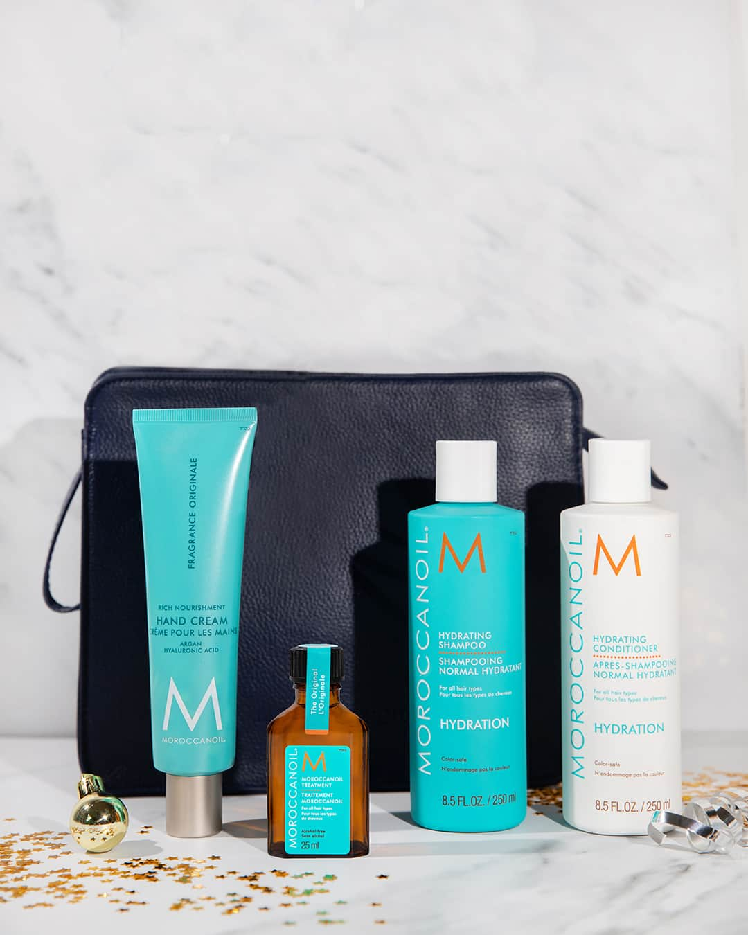 Moroccanoilさんのインスタグラム写真 - (MoroccanoilInstagram)「Our limited-edition holiday gift sets are available in Hydration, Volume, and Color Care assortments and include a FREE Hand Cream in Fragrance Originale. Perfect for gifting…if you can manage to give them away. 😘」11月30日 1時00分 - moroccanoil