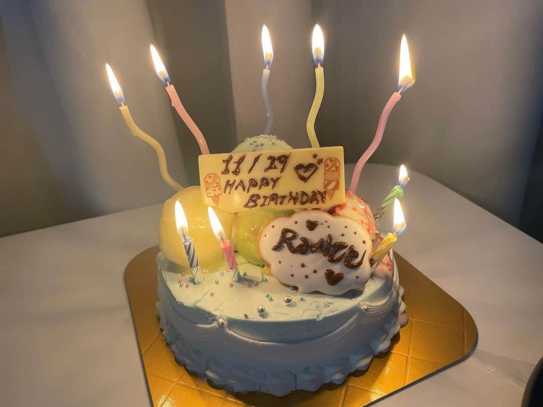 福島蘭世さんのインスタグラム写真 - (福島蘭世Instagram)「🎂🤍𝐇𝐀𝐏𝐏𝐘𝐁𝐈𝐑𝐓𝐇𝐃𝐀𝐘🤍🎂 #1129   配信でデコレーションしたアイスケーキ🍨💕 かわいくない？‪♡  チョコペンで文字 書くの難しかったけど 楽しかった〜♡笑  お祝いコメントもたくさんありがとね♡🫶  𝕋𝕙𝕒𝕟𝕜 𝕪𝕠𝕦 〜♡☺️  #１日１蘭世 #happybirthday #birthdaygirl #birthdaycake  #アイスケーキ  #icecream #icecake #baskinrobbins #br #twitch #streaming  #japanese #japanesegirl #jp」11月30日 1時00分 - ranze_fukushima