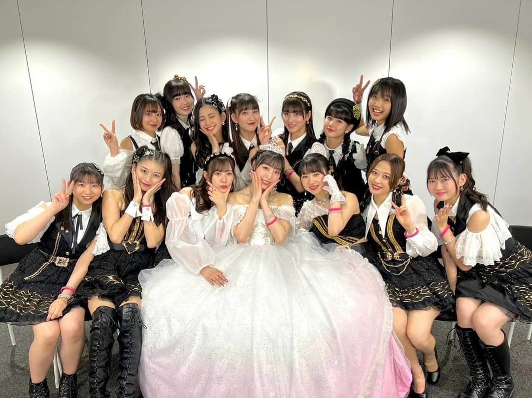 牧野真莉愛のインスタグラム：「♡ ♡ ✨🎵モーニング娘。'23 コンサートツアー秋 「Neverending Shine Show 〜聖域〜」譜久村聖 卒業スペシャル🎵✨ 2023.11.29⭐️横浜アリーナ ありがとうございました💕💕 🎀 💖💖💖💖💖💖💖💖💖💖💖💖💖💖 譜久村聖率いるモーニング娘｡'23 TO BE CONTINUED🍖 ♡ ♡  #モーニング娘23  #譜久村聖 さん」