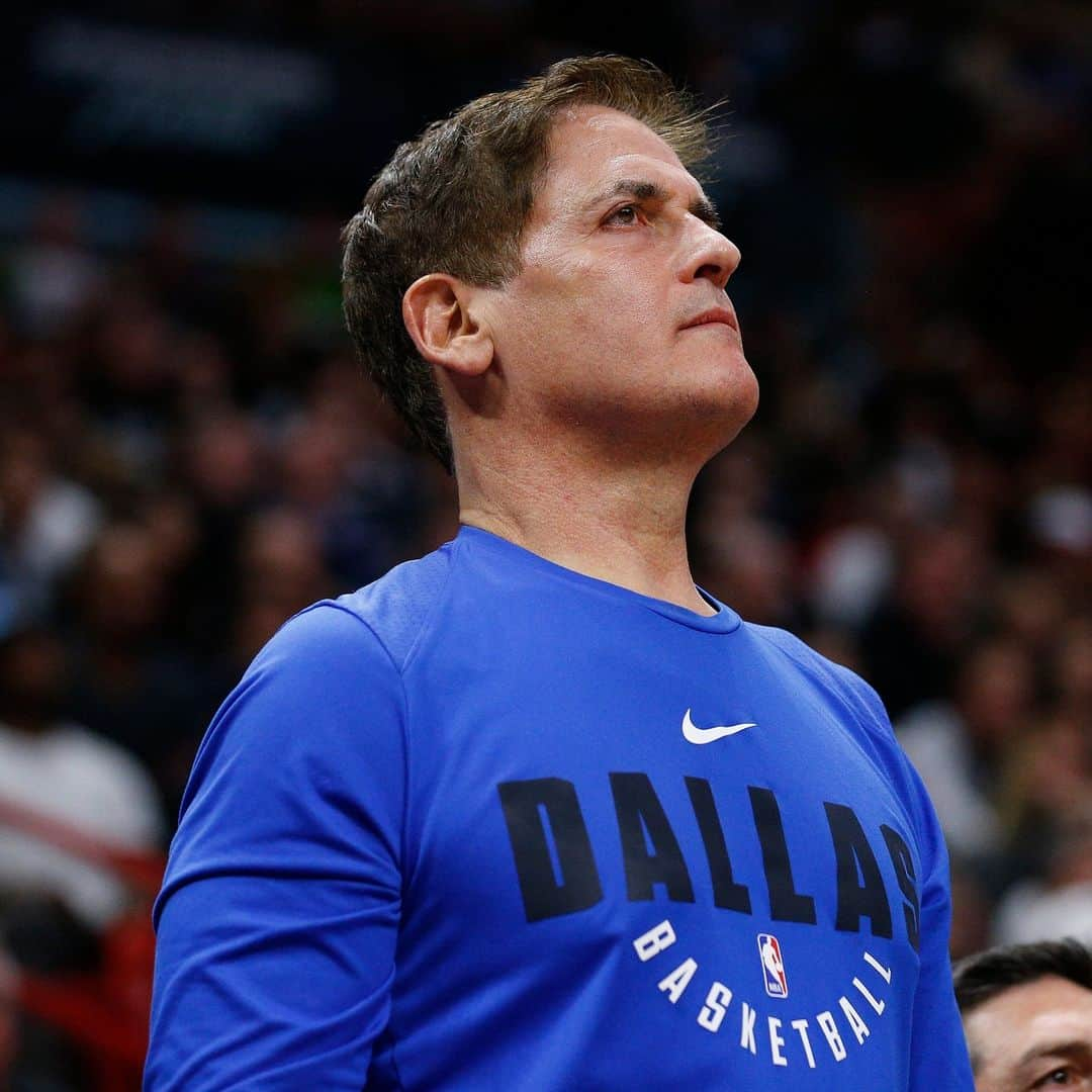 Us Weeklyのインスタグラム：「Days after announcing his exit from #SharkTank, Mark Cuban is reportedly selling his majority stake in the Dallas #Mavericks. Everything to know is at the link in bio. (📸: Getty)」