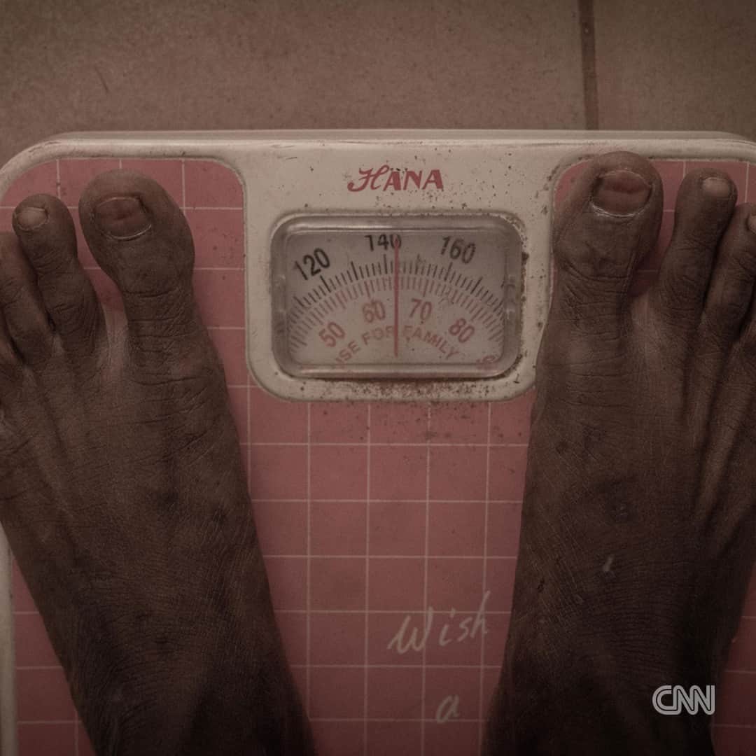 CNNさんのインスタグラム写真 - (CNNInstagram)「Aisha Aliyu is eight months pregnant and sprawled out on a mat in front of her house with four of her children spread around her feet. Two-year-old Hauwa and five-year-old Abba are both crying and tugging at their mother's hijab. She, in response, rolls her eyes and clicks her tongue at them. She looks tired.  The child Aliyu is carrying is her tenth. The last four were delivered in the Durumi Camp, a place in Nigeria's capital city, Abuja, that she and an estimated more than 3,000 other internally displaced people call home.  In 2013, Aliyu fled her home in the village of Wala in Nigeria's northeastern Borno State to its capital, Maiduguri. She said her village was attacked and much of it burned down by armed Islamist group, Boko Haram. Two years later, the militant group attacked Maiduguri, forcing Aliyu to again migrate, this time travelling over 856km south to Abuja with her husband and five children.  The now 39-year-old saw having many children as a way of replacing her relatives killed by the insurgents, but reveals she was done after her last pregnancy in 2021 and began using contraceptives. However, she became pregnant again this year.  Aliyu is one of many internally displaced women bearing children in Nigeria's camps, with some grounds not even housing a health post or shelter for birth, instead needing women to go into labor in their own shelters or that of their birth attendant.  Tap the link in bio for more.   📸 : Taibat Ajiboye for CNN  1. Aisha Aliyu. 2. The nurse takes the weight of the pregnant women during antenatal. 3. The camp nurse, Isa Umar examines a pregnant woman during antenatal session. 4. With Aisha almost full term, she is no longer able to go to fetch water and now has to pay up to N500 daily for it to be delivered to her home. 5. The makeshift delivery room partitioned in the shipping container used as the camp's health post. 6. A volunteer doctor brought his own kit to do blood tests at the Durumi camp. 7. Aisha with five of her children.」11月30日 1時08分 - cnn