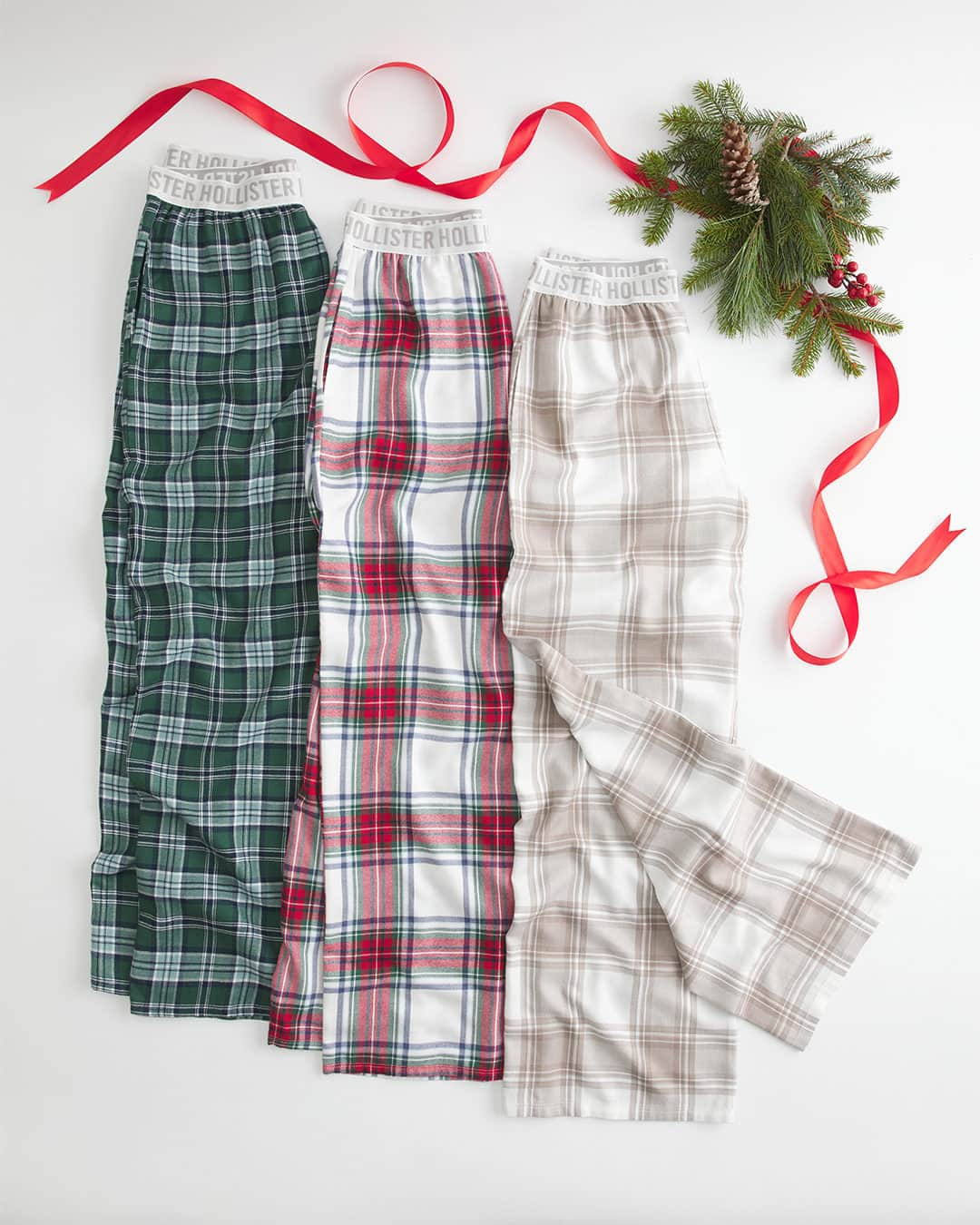 Hollister Co.さんのインスタグラム写真 - (Hollister Co.Instagram)「if my wardrobe had a Wrapped, 24/7 pajama pants would easily be top 3 🥰」11月30日 1時30分 - hollister