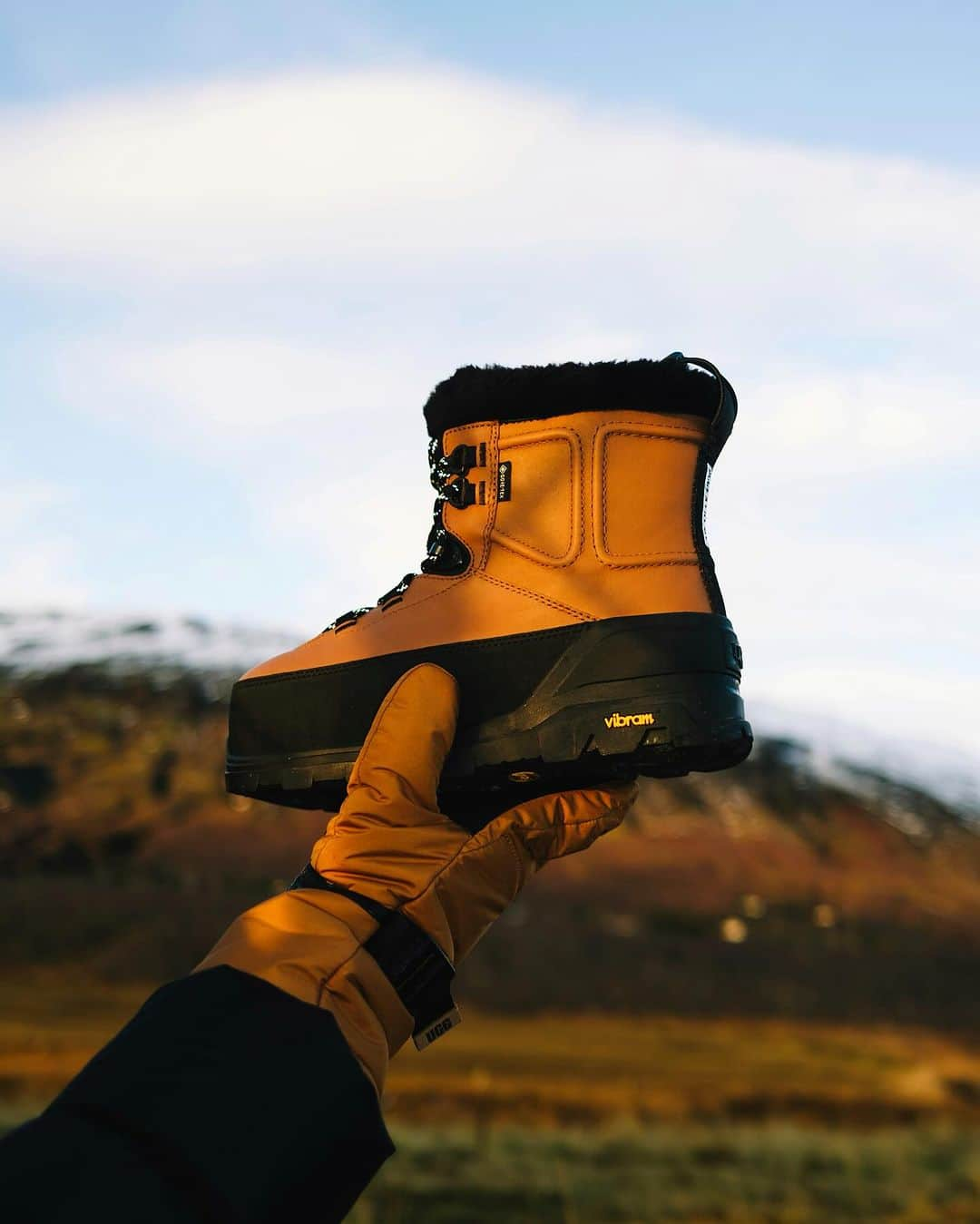 アグさんのインスタグラム写真 - (アグInstagram)「Our view this morning, your honor. 🧑‍⚖️👩‍⚖️👨‍⚖️  #UGG #FeelsLikeUGG #ColdWeather #OOTD #WinterFashion」11月30日 1時20分 - ugg