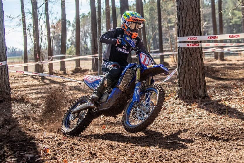 Racer X Onlineのインスタグラム：「After a rough year that started with a broken arm in the preseason, Zach Osborne recently announced he will not continue his GNCC pursuits in 2024. “It’s been fun to be in that world,” he told the PulpMX Show. “I’m super thankful to Yamaha and to Randy [Hawkins], my boss, to give me the opportunity, and everybody that was part of the program. But realistically I can’t do it all in unless I live in Pennsylvania, South Carolina, West Virginia, one of those places. I’m just not in a place in my career where I’m going to ask my family to move there for one, potentially two more years of racing. I’m just not going to take the money and be what in my mind feels like half-assed. So, I decided that it’s time to move to something different. I don’t really have anything going for next year yet.” Where might we see Zacho pop up in the future⁉️」