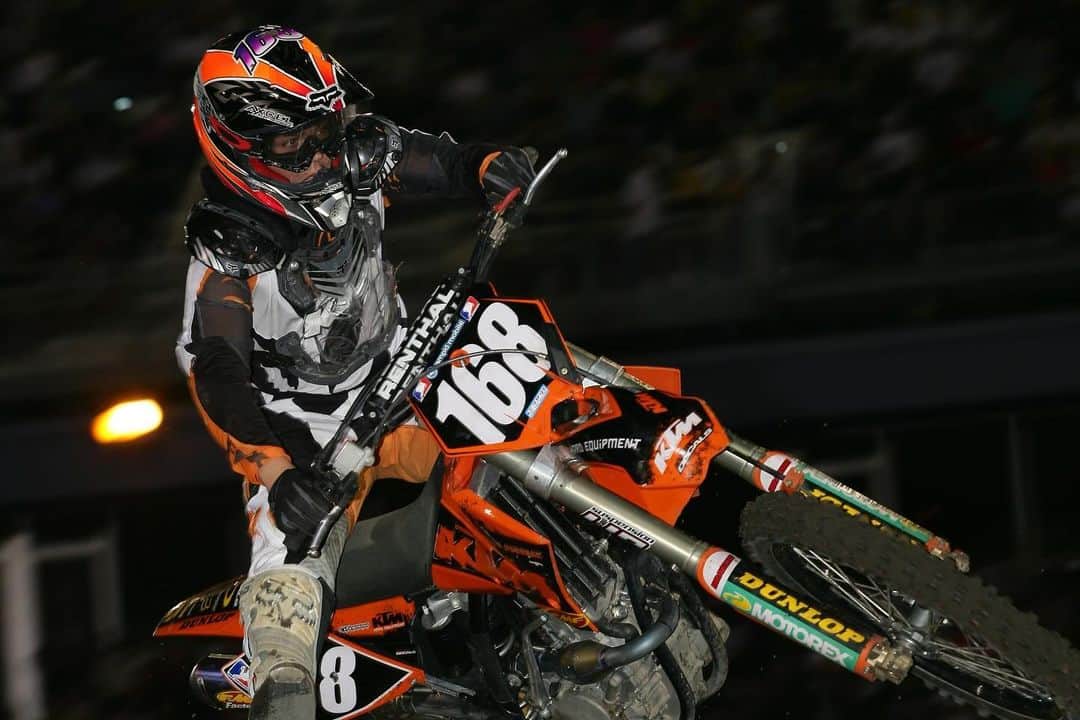 Racer X Onlineさんのインスタグラム写真 - (Racer X OnlineInstagram)「After a rough year that started with a broken arm in the preseason, Zach Osborne recently announced he will not continue his GNCC pursuits in 2024. “It’s been fun to be in that world,” he told the PulpMX Show. “I’m super thankful to Yamaha and to Randy [Hawkins], my boss, to give me the opportunity, and everybody that was part of the program. But realistically I can’t do it all in unless I live in Pennsylvania, South Carolina, West Virginia, one of those places. I’m just not in a place in my career where I’m going to ask my family to move there for one, potentially two more years of racing. I’m just not going to take the money and be what in my mind feels like half-assed. So, I decided that it’s time to move to something different. I don’t really have anything going for next year yet.” Where might we see Zacho pop up in the future⁉️」11月30日 1時28分 - racerxonline