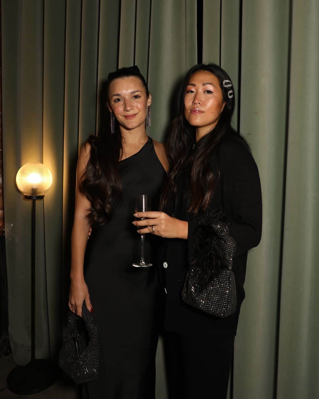 アクセサライズさんのインスタグラム写真 - (アクセサライズInstagram)「Spotted: our Celestial Embellished bow and Stud handheld bag partying with @anisasojka & @feliciavans at our @up_brixton Christmas dinner. Festive season goals, if we do say so. ✨」11月30日 1時30分 - accessorize