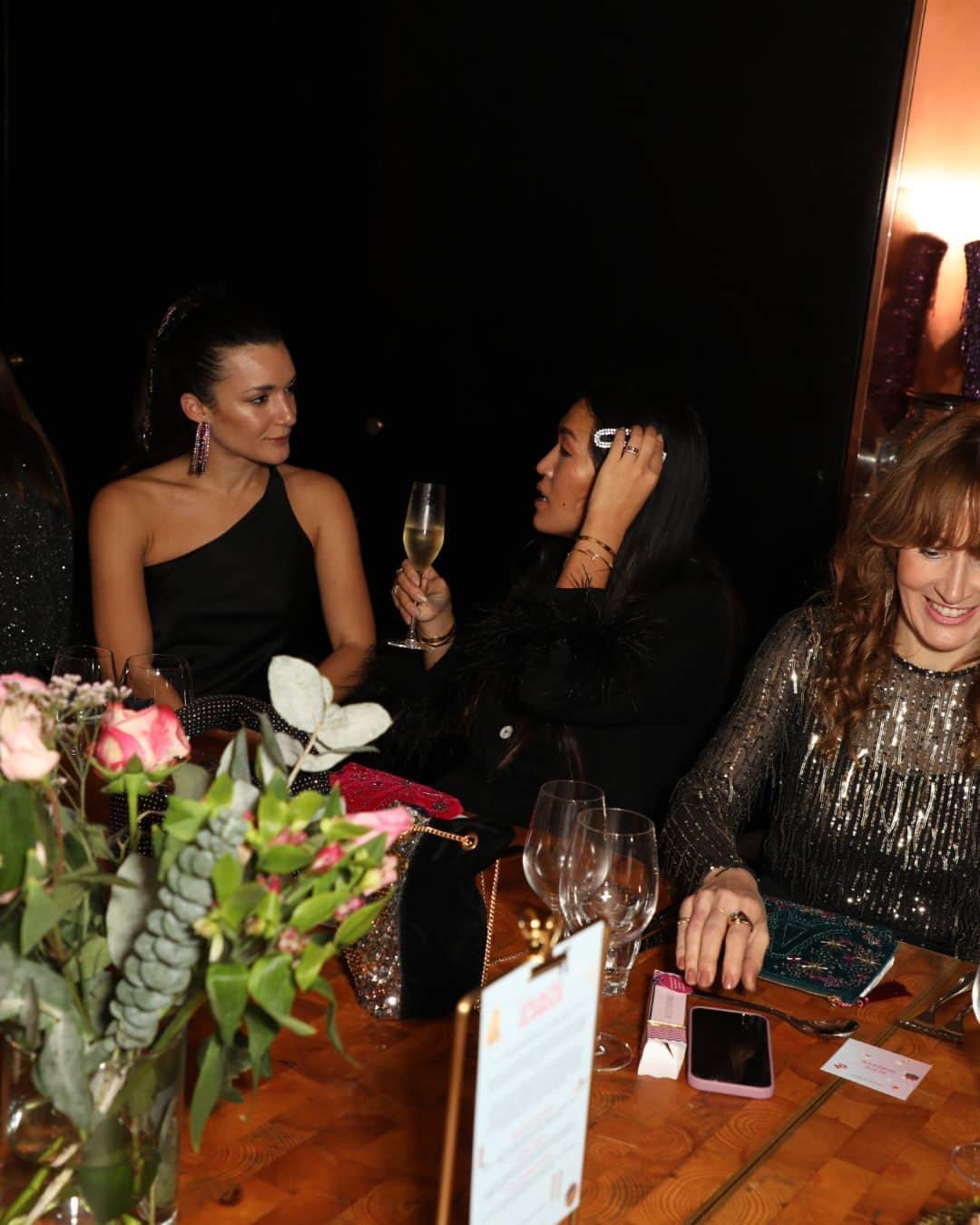 アクセサライズさんのインスタグラム写真 - (アクセサライズInstagram)「Spotted: our Celestial Embellished bow and Stud handheld bag partying with @anisasojka & @feliciavans at our @up_brixton Christmas dinner. Festive season goals, if we do say so. ✨」11月30日 1時30分 - accessorize