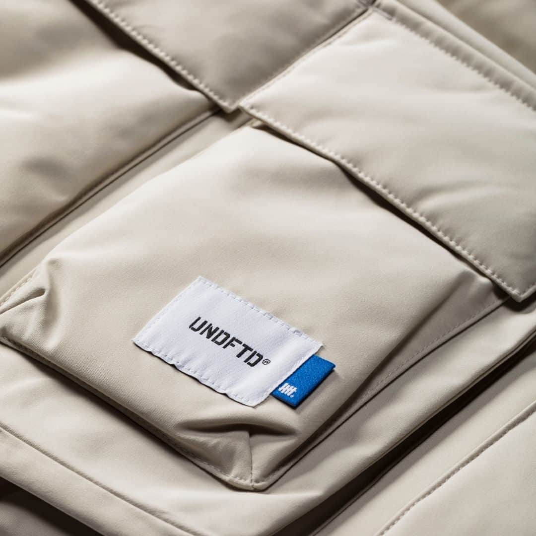 UNDFTDさんのインスタグラム写真 - (UNDFTDInstagram)「A detailed look into UNDEFEATED HOLIDAY 2023 Drop 2  The UNDEFEATED Multi-Pocket Puffer Down Jacket is constructed from 100% polyester with a down-filled lining, adjustable hem and features woven labels and an embroidered ‘5-strike’ icon on the front left pocket. Available in Khaki and Black.  Available Thursday, 11/30 exclusively at 11am at all UNDEFEATED Chapter Stores and 8am PST at Undefeated.com」11月30日 1時39分 - undefeatedinc