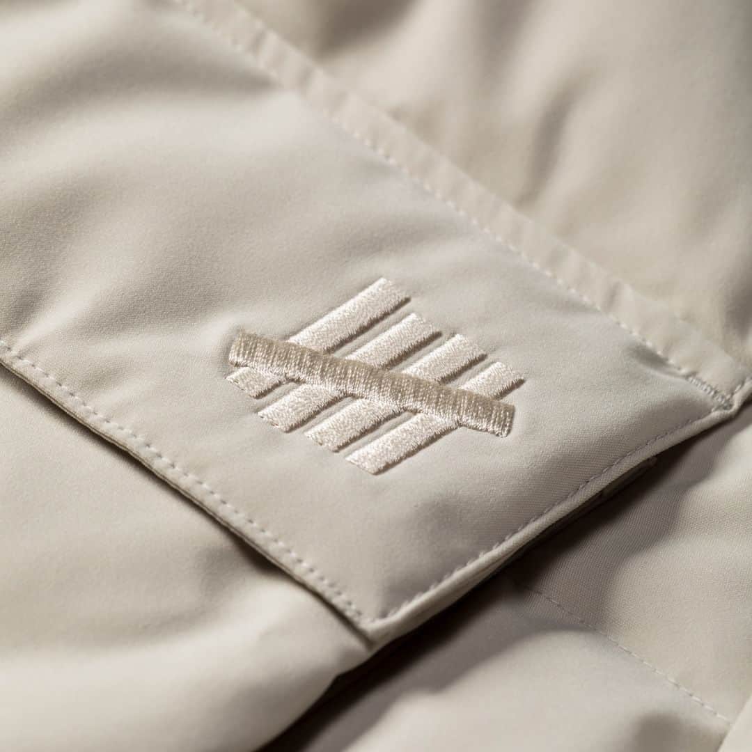 UNDFTDさんのインスタグラム写真 - (UNDFTDInstagram)「A detailed look into UNDEFEATED HOLIDAY 2023 Drop 2  The UNDEFEATED Multi-Pocket Puffer Down Jacket is constructed from 100% polyester with a down-filled lining, adjustable hem and features woven labels and an embroidered ‘5-strike’ icon on the front left pocket. Available in Khaki and Black.  Available Thursday, 11/30 exclusively at 11am at all UNDEFEATED Chapter Stores and 8am PST at Undefeated.com」11月30日 1時39分 - undefeatedinc