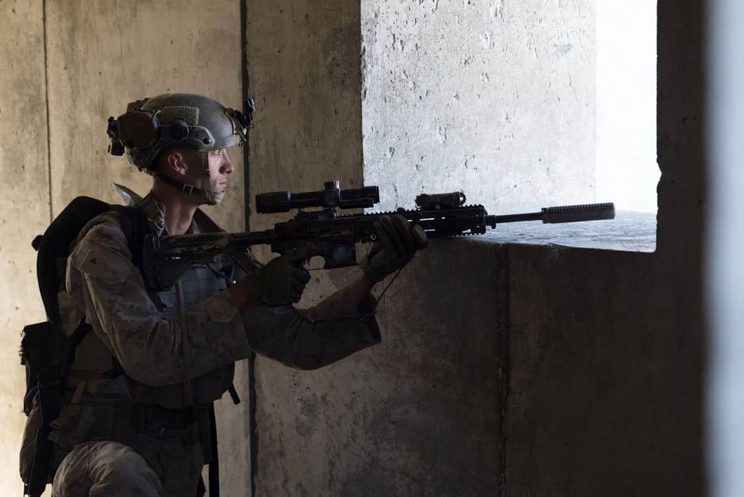 アメリカ海兵隊さんのインスタグラム写真 - (アメリカ海兵隊Instagram)「Speed, Surprise, and Violence of Action  📍 @MCAGCC29Palms (Nov. 3, 2023)  #Marines with @2dmardiv conduct a live-fire and maneuver range.  Live-fire and maneuver ranges give Marines the opportunity to engage and destroy targets in a dynamic environment.   📷 (U.S. Marine Corps photo by Lance Cpl. Eric Dmochowski)  #USMC #SemperFi #MarineCombatArms」11月30日 1時52分 - marines