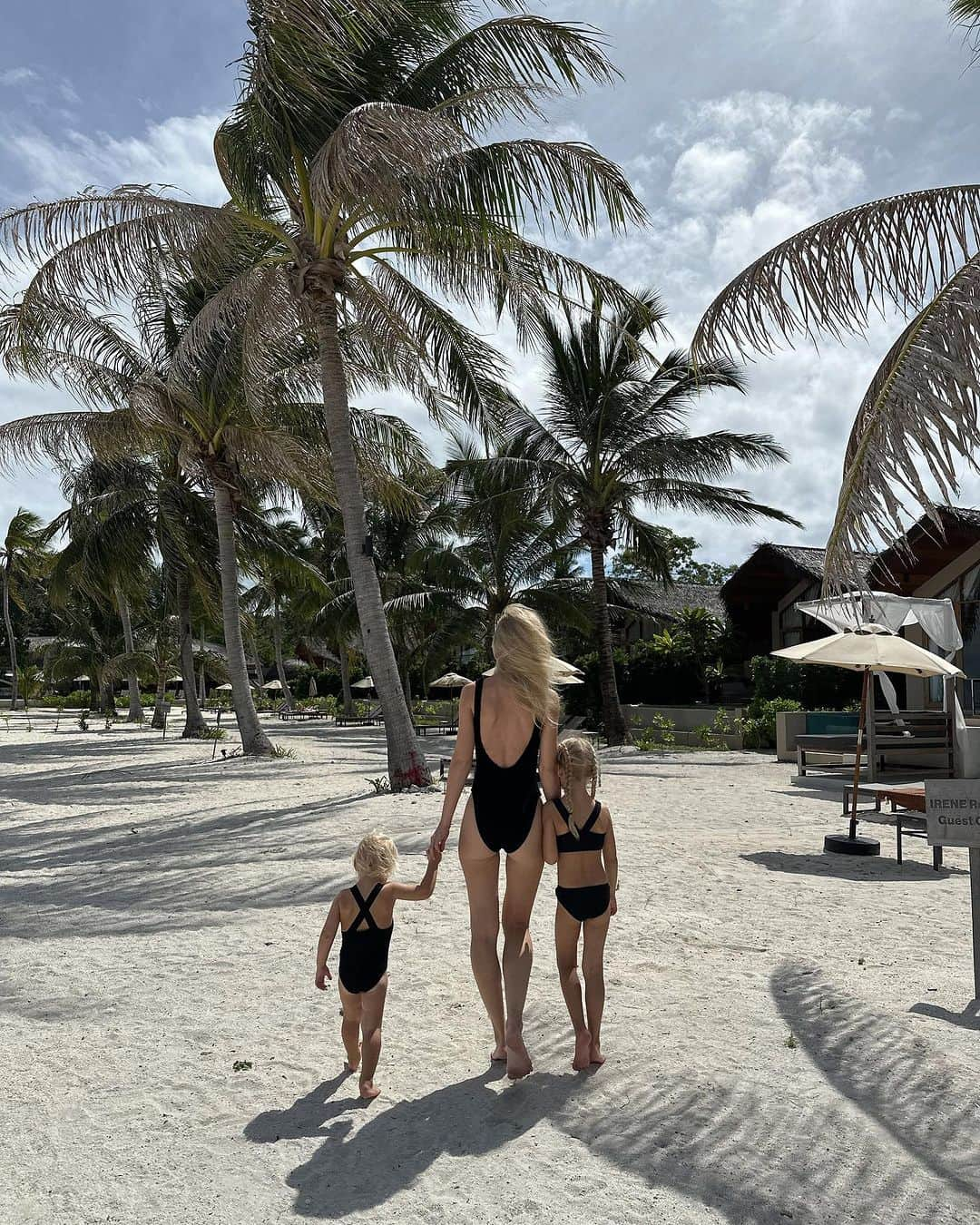 Victoria Törnegrenさんのインスタグラム写真 - (Victoria TörnegrenInstagram)「Advertisement for @ireneresort - Been having the most amazing day with the fam. This island and this place is beyond magical 🖤  #iReneResort #IreneResortKohLipe #iReneJourney #Lipeisland #kohlipe」11月30日 1時57分 - victoriatornegren