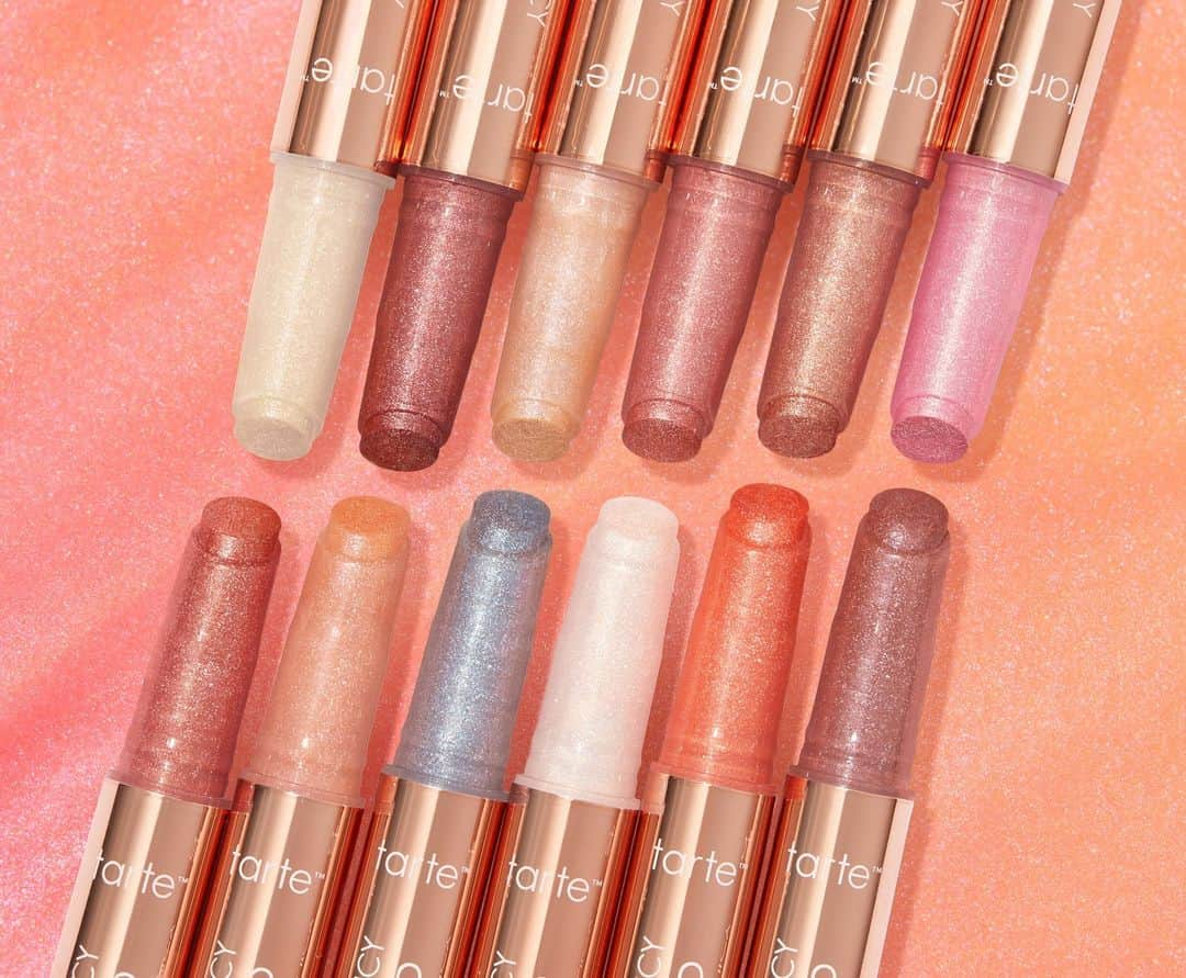 Tarte Cosmeticsのインスタグラム：「Your fave sold-out maracuja juicy lip plump is now available in shimmer glass!  ✨ 12 new shades ✨ duochrome pearls ✨ multi-dimensional shine  Shop it 1st at @sephora.  #tartecosmetics #rethinknatural #maracujajuicylip #maracujajuicyshimmerglass」