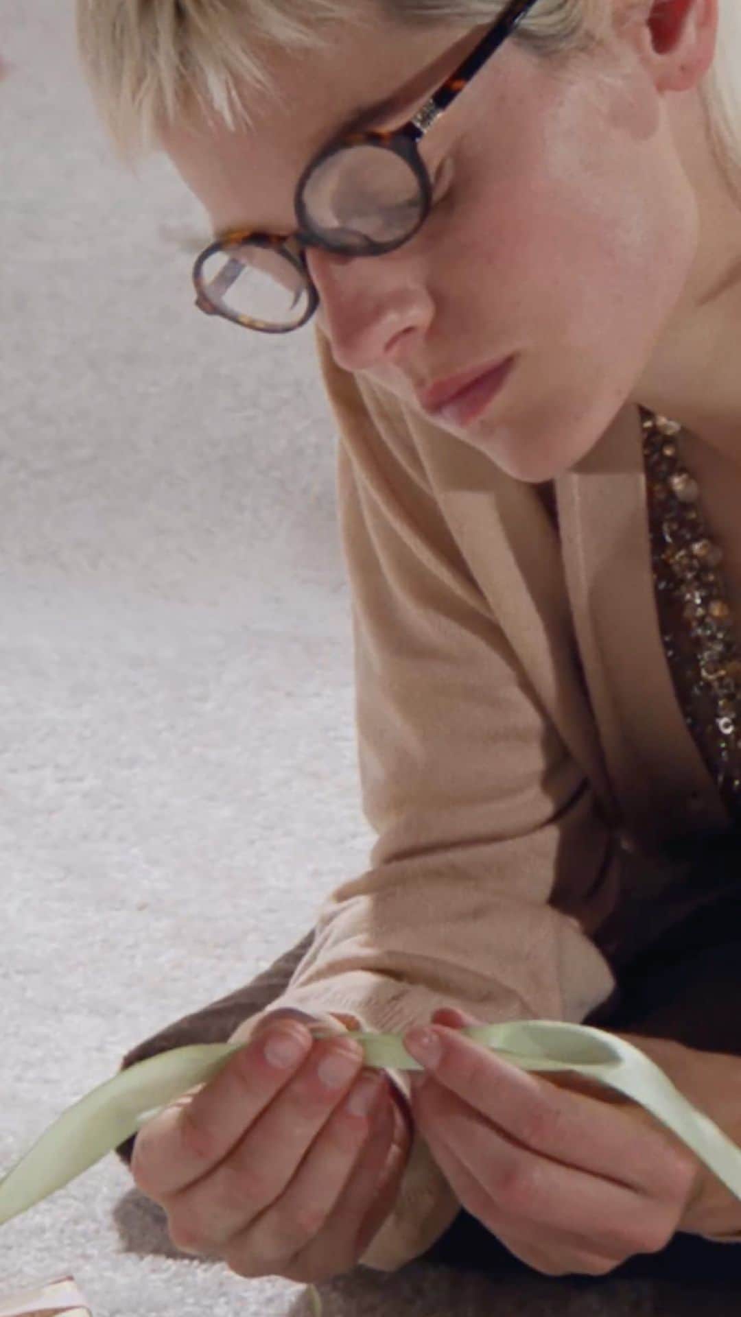 Miu Miuのインスタグラム：「Explore the Miu Miu Holiday selection.   Featuring @EmmaLouiseCorrin.  Directed by @ZoeGhertner.  Creative direction by @EdwardQuarmby.  Styled by @LottaVolkova.   #MiuMiuHoliday」