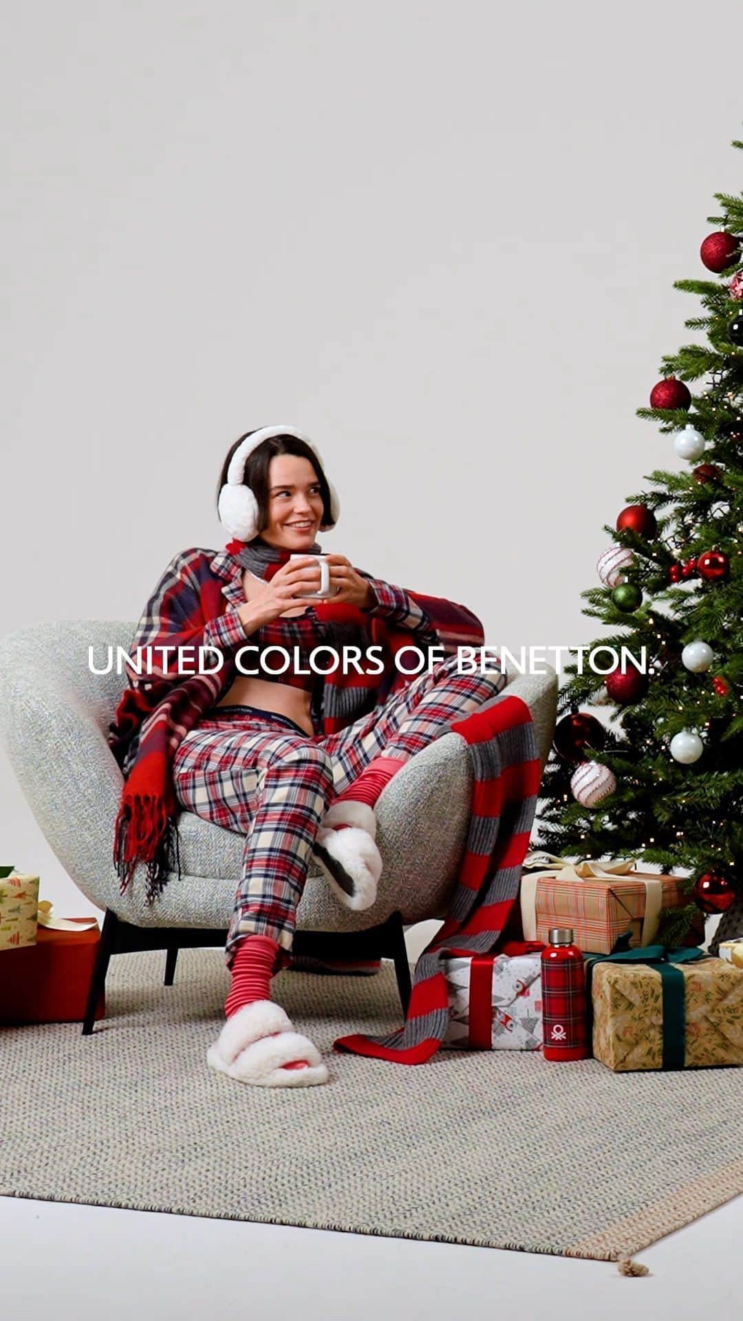 ベネトンのインスタグラム：「Home for the holidays. Discover the United Colors of Benetton Holiday guide, on benetton.com.  #Benetton」