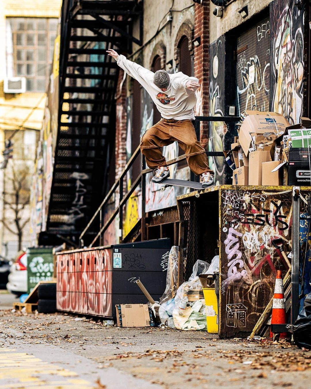 スラッシャーさんのインスタグラム写真 - (スラッシャーInstagram)「✨ @johnshanahanz “DOUBLE DOWN” @dgk part is playing on the Thrasher site 📡 🎬 @brian_panebianco」11月30日 2時07分 - thrashermag